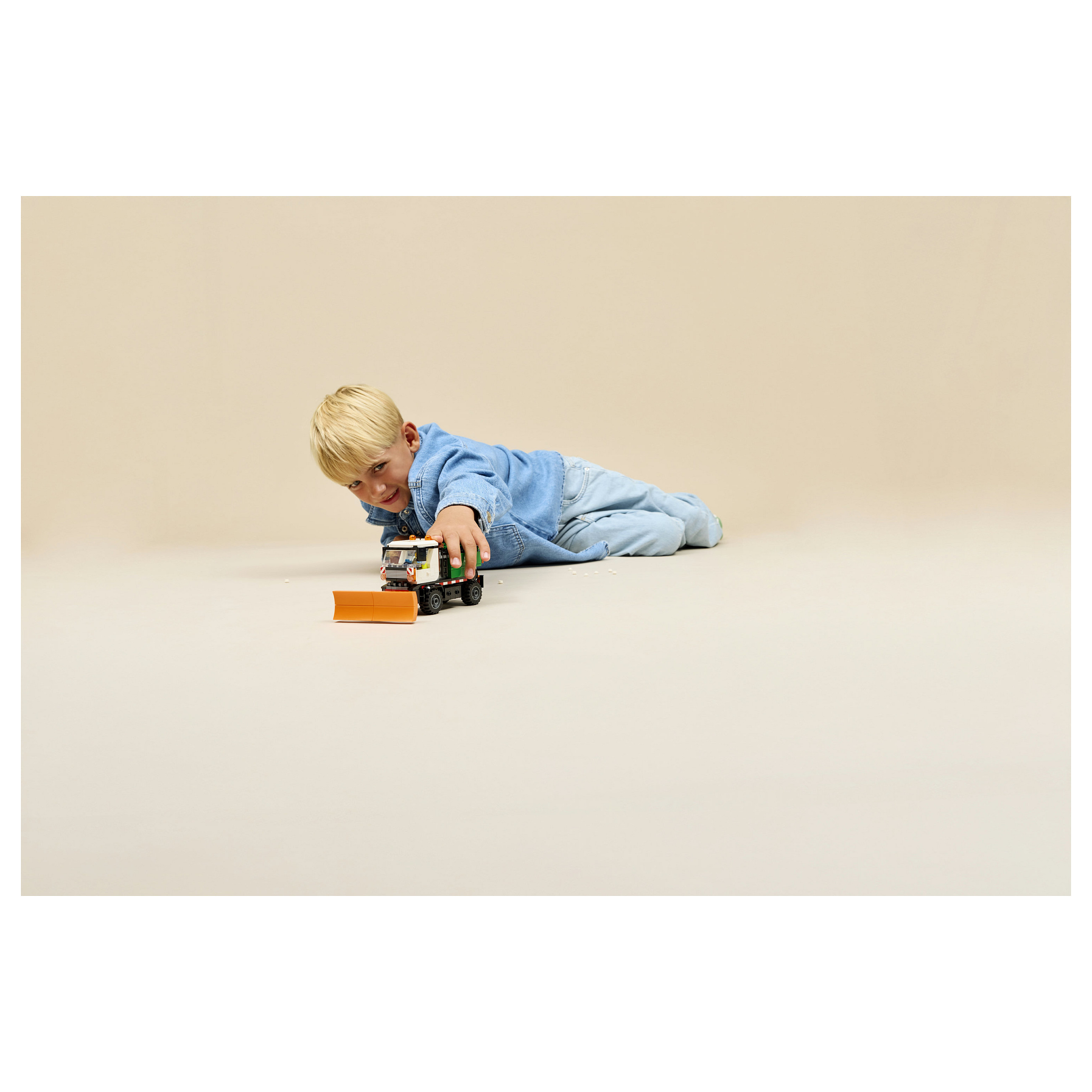 LEGO City Snowplow 60490 thumbnail 5