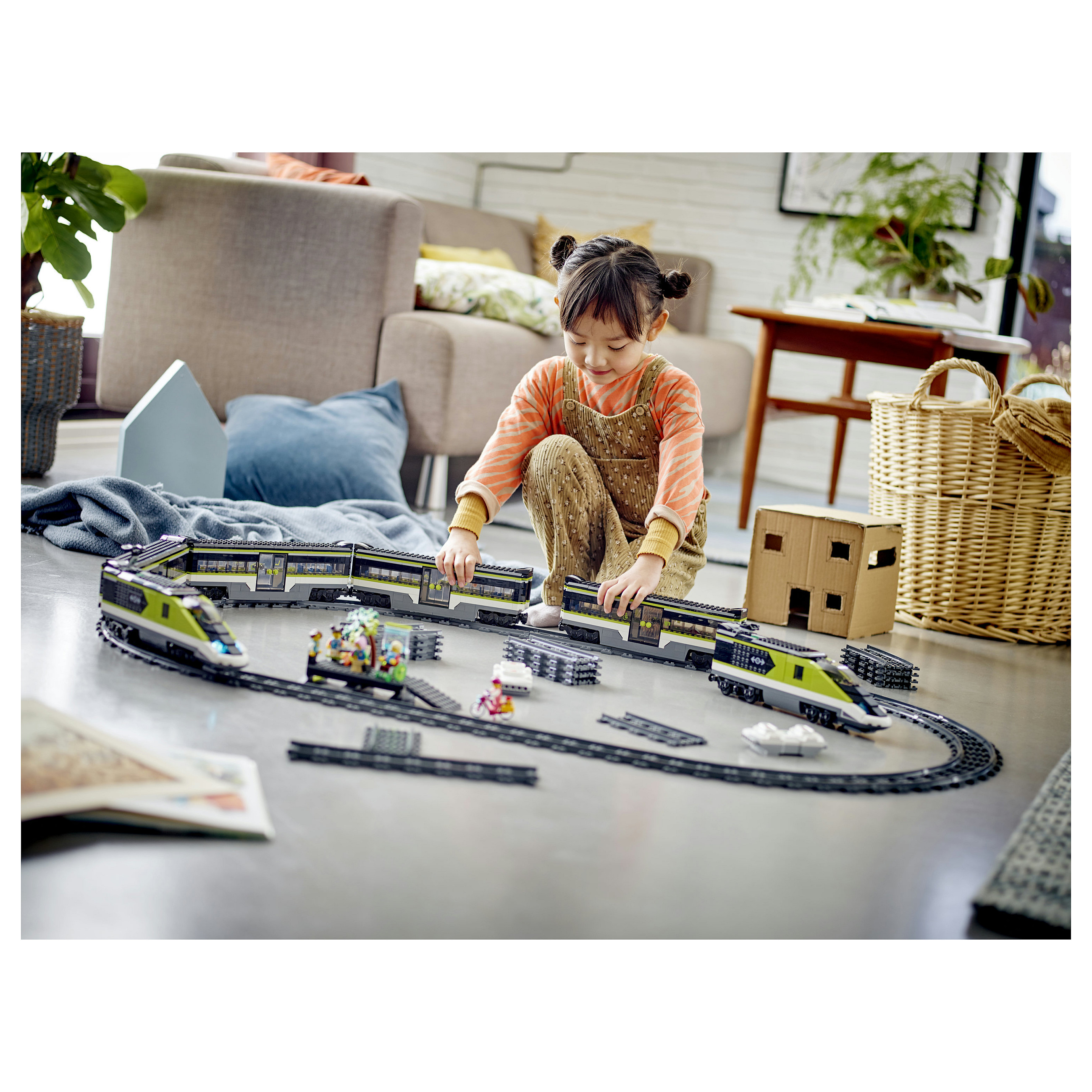 LEGO City – Passenger High-Speed Train thumbnail 3