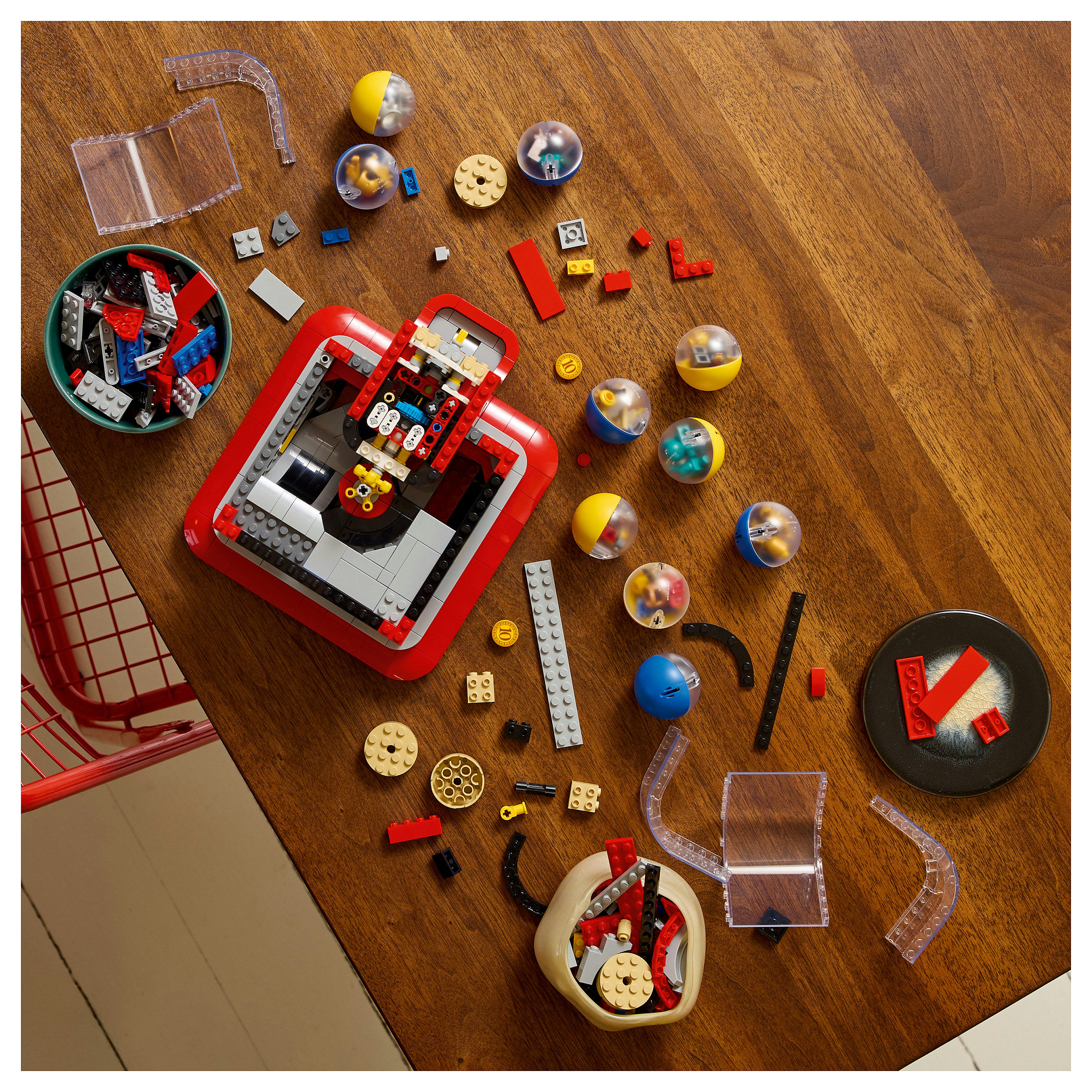 LEGO Ideas Minifigure Vending Machine 21358 thumbnail 4