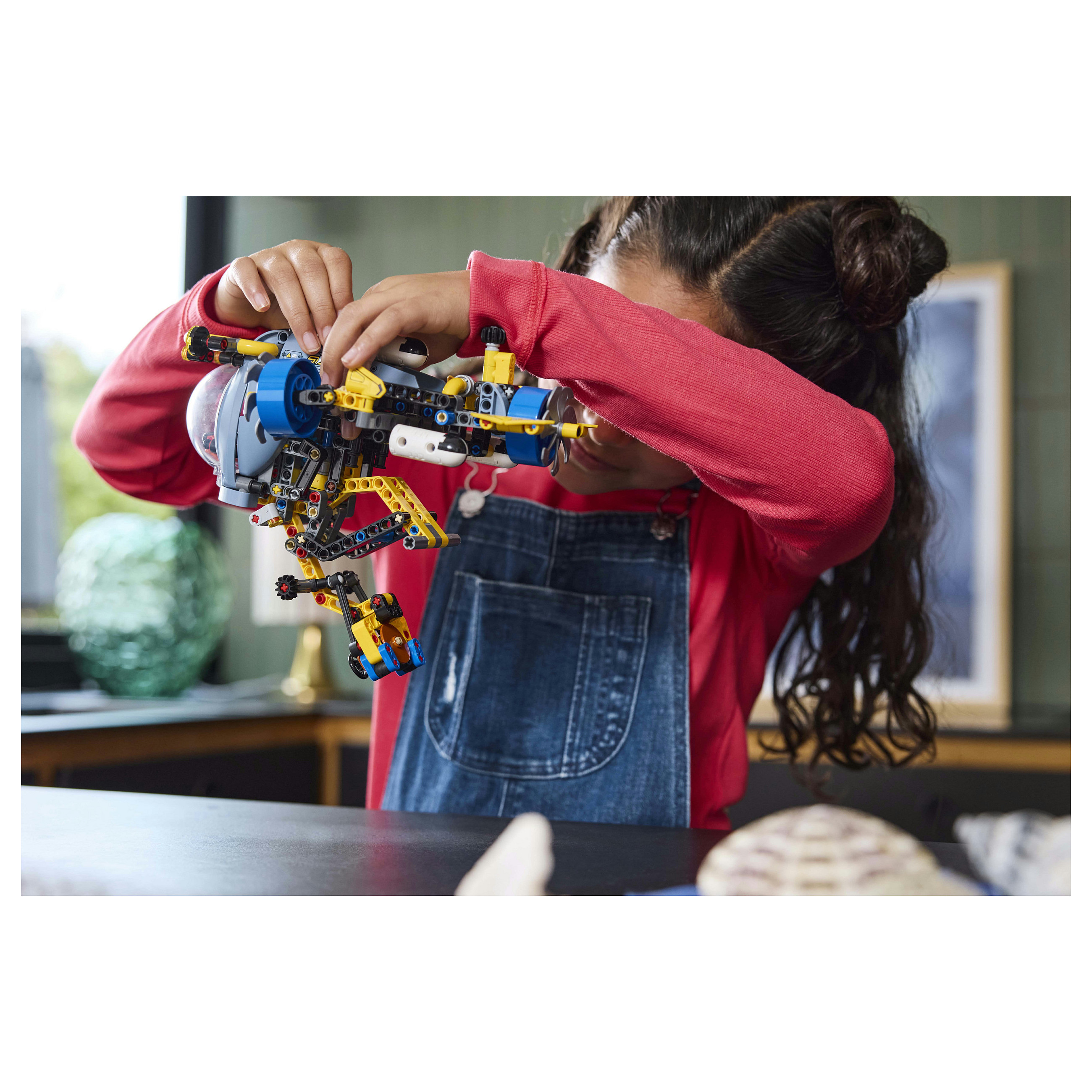 LEGO Technic Deep-Sea Research Submarine thumbnail 4