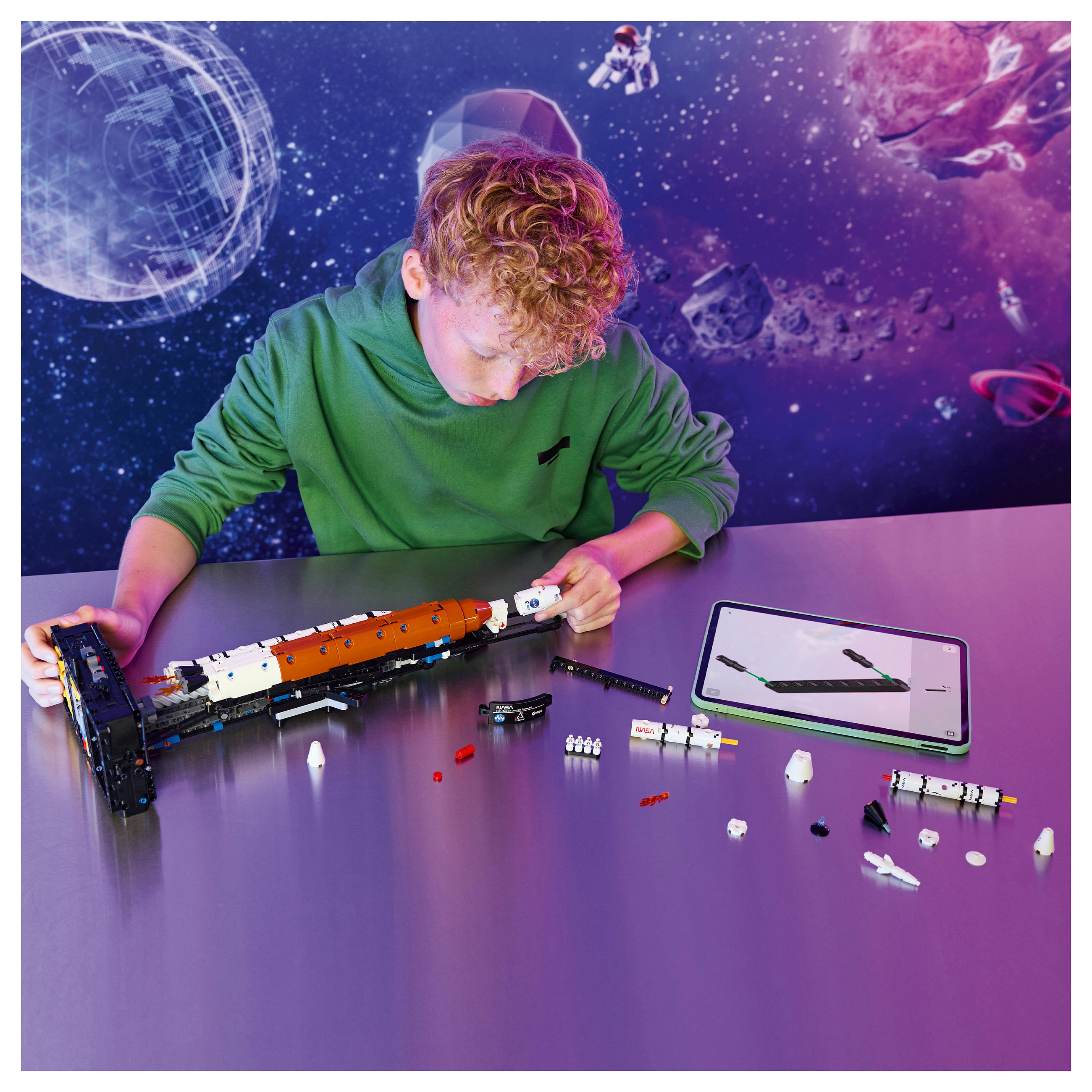 LEGO Technic NASA Artemis Space Launch System Rocket 42221 thumbnail 6