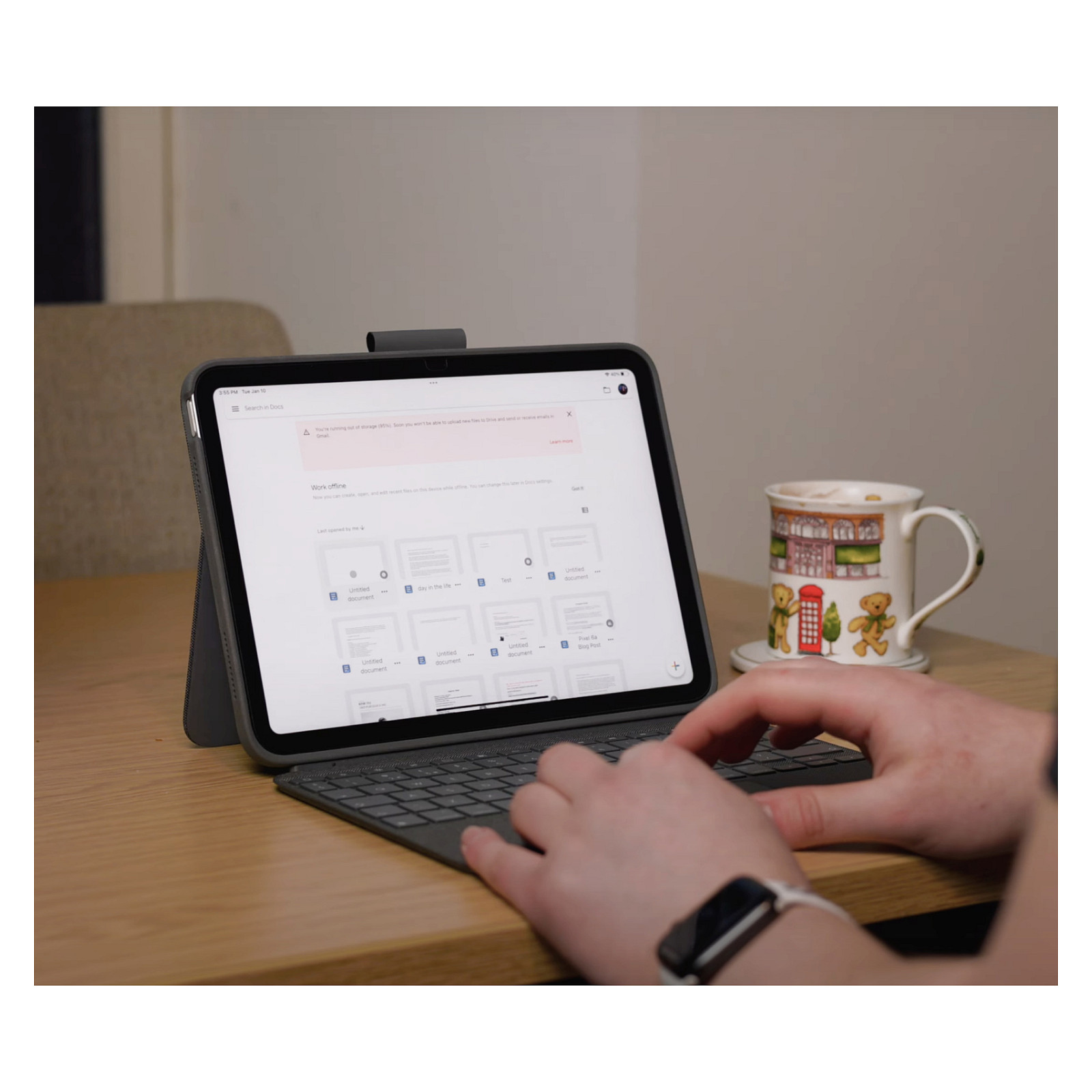 Tastierë për Tablet Logitech Combo Touch / iPad 10th Gen + A16 / QWERTZ (CH) / Trackpad / Smart Connector – Gri 5