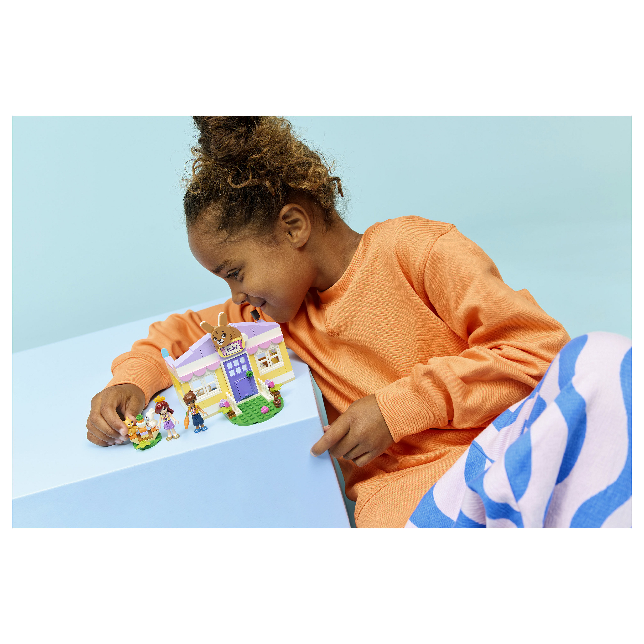 LEGO Friends Bunny Hotel 42679 thumbnail 3