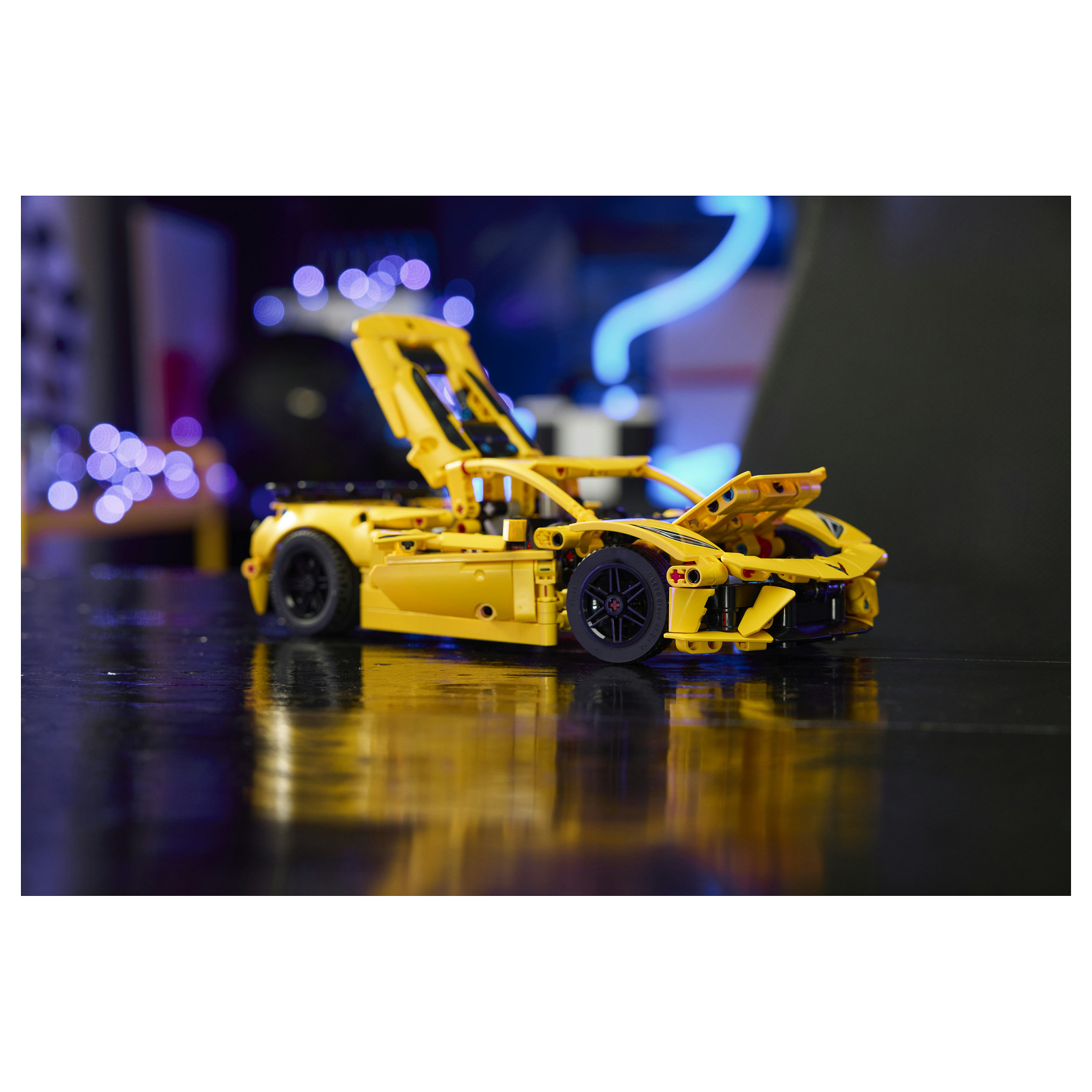 LEGO Technic Chevrolet Corvette Stingray 42205 thumbnail 4