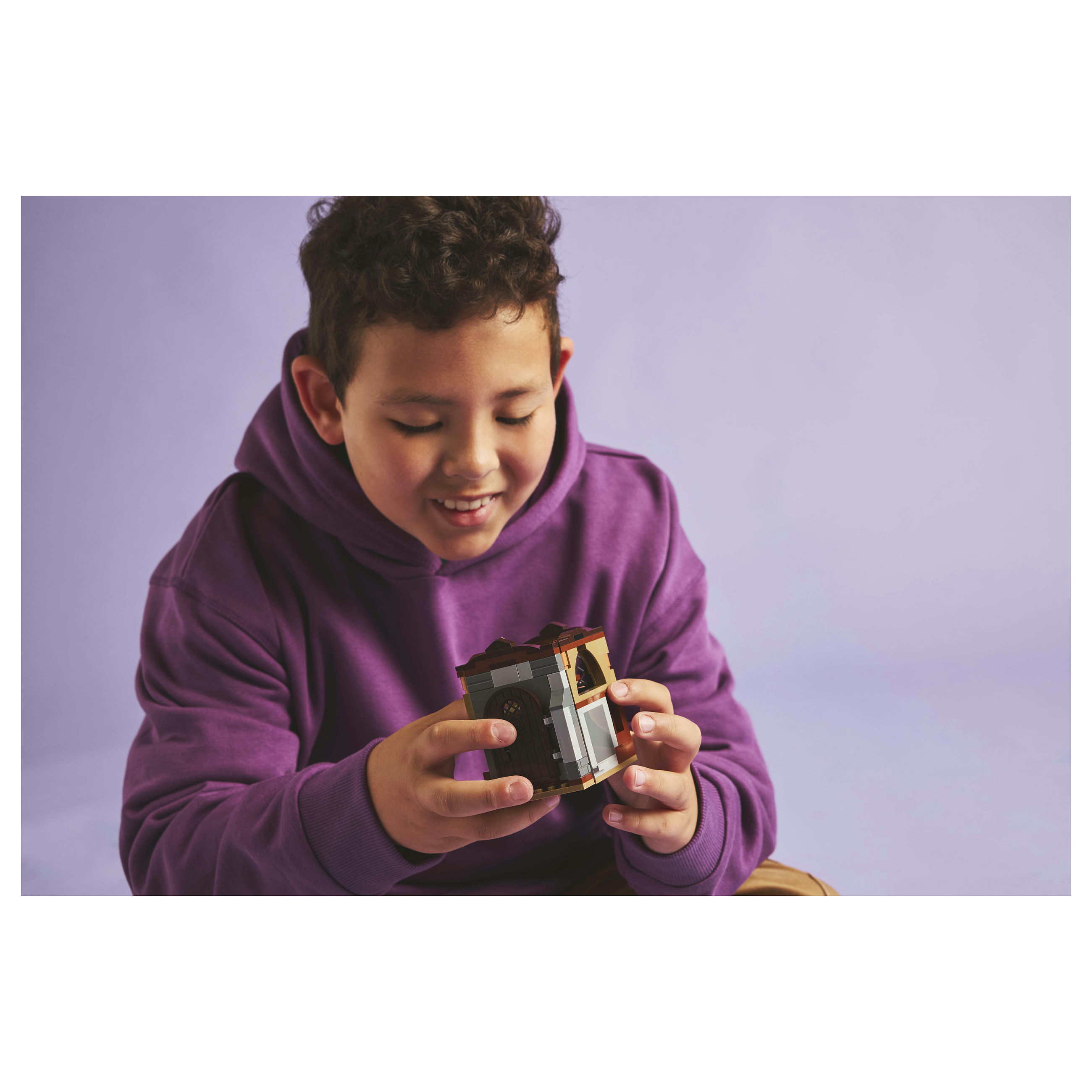 LEGO Harry Potter Hogwarts Castle: Charms Class thumbnail 4