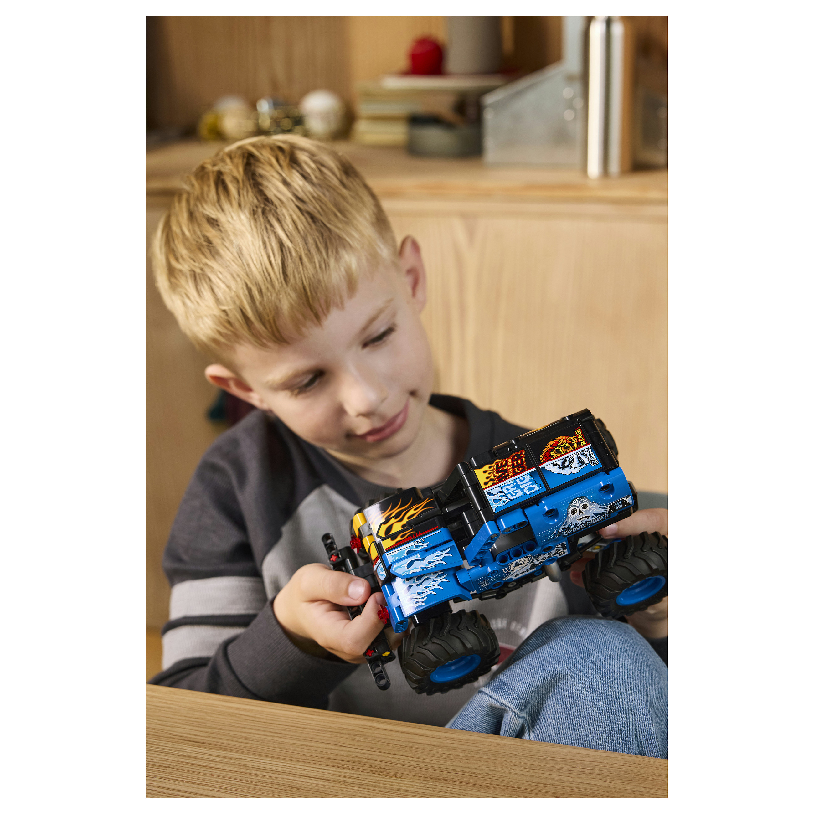 LEGO Technic Monster Jam Grave Digger Fire and Ice 42219 thumbnail 4