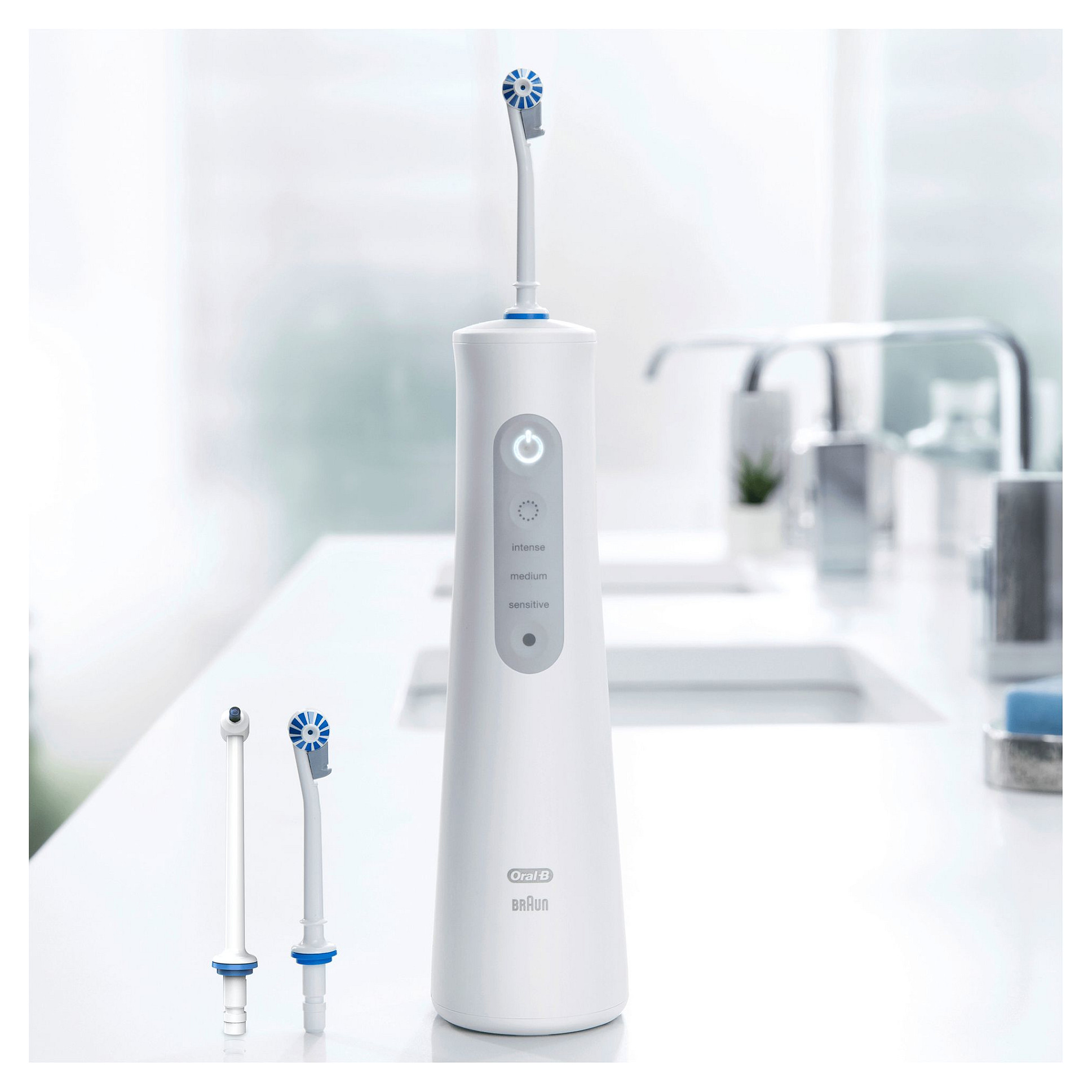 Pastrues oral me ujë Oral-B AquaCare 6 Pro-Expert / OxyJet / 6 Nivele / 2 Koka / Cordless – Bardhë 2