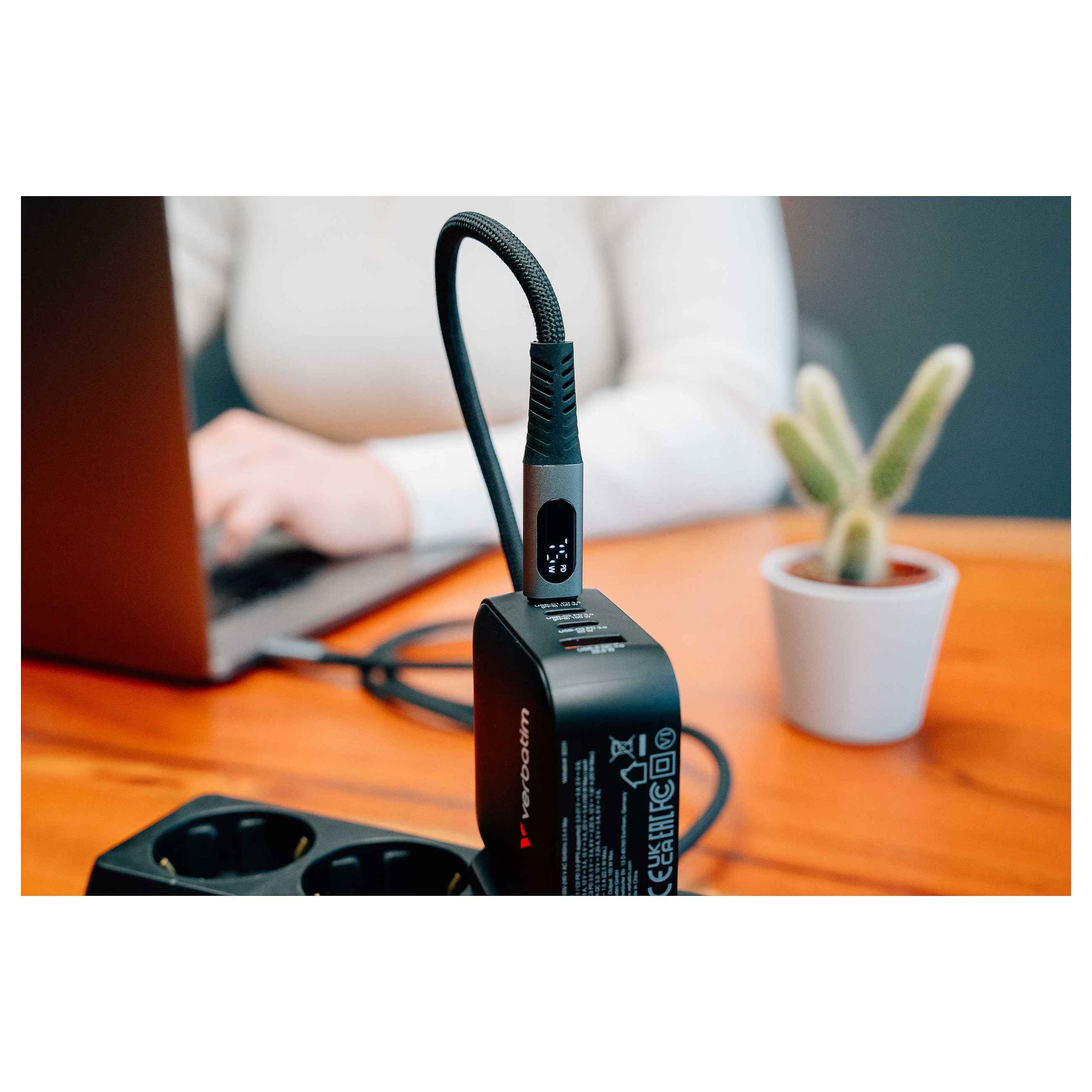 Kabllo USB Verbatim 31848, USB-C në USB-C, 1.2 m, 100 W, ekran për fuqinë e karikimit - Zezë 5