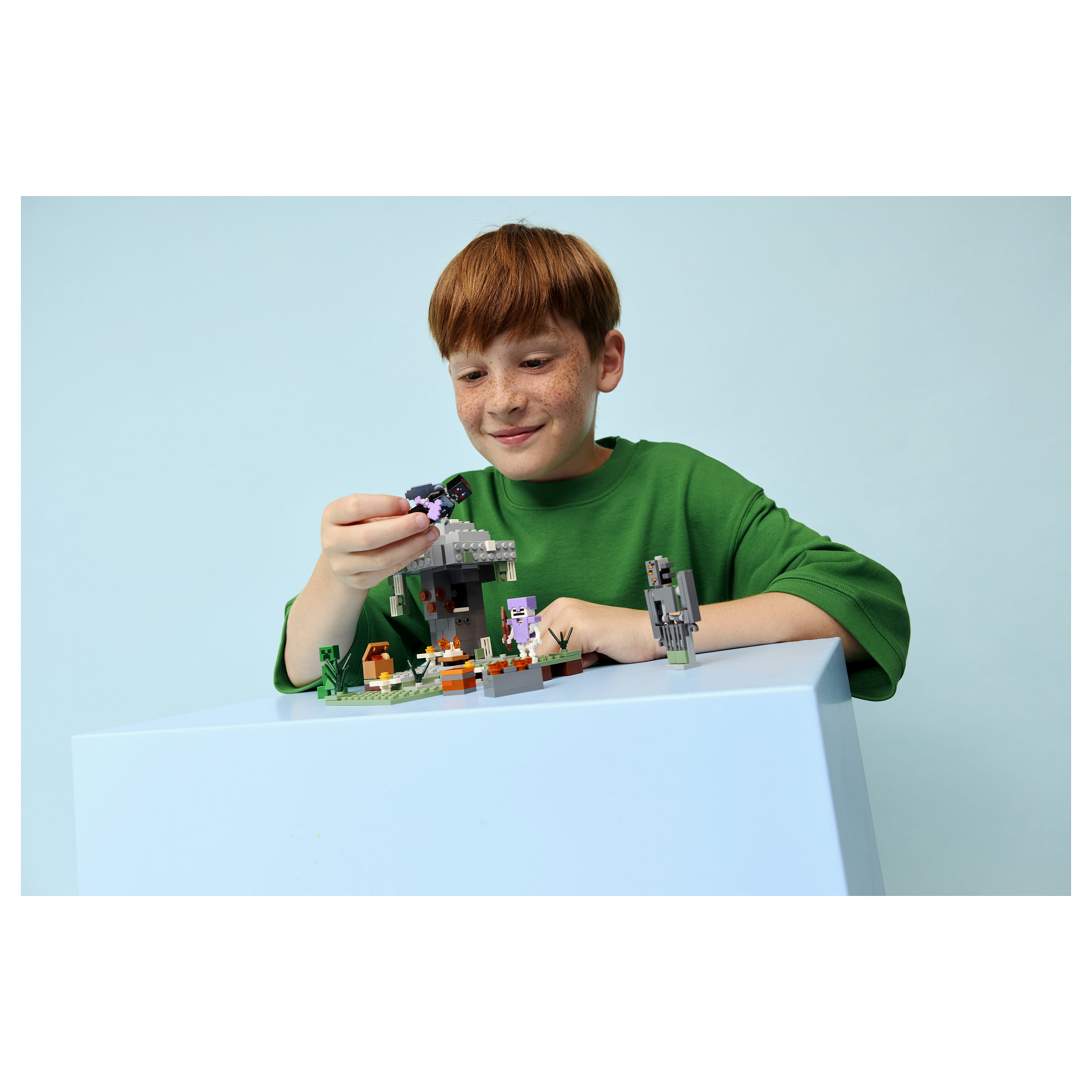 LEGO Minecraft 21586 building toy thumbnail 3