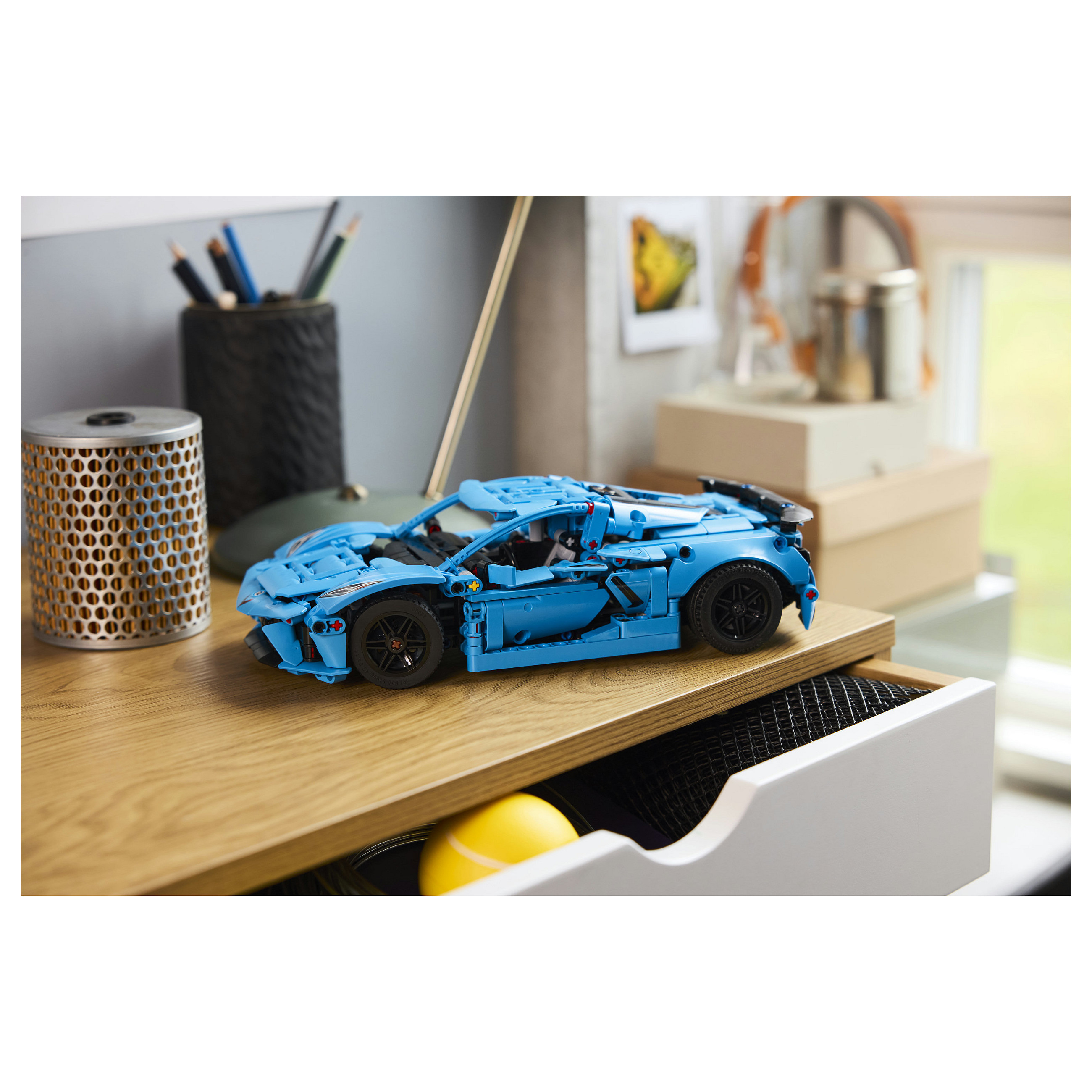 LEGO Technic Chevrolet Corvette Stingray, 732 Pjesë – Blu thumbnail 3