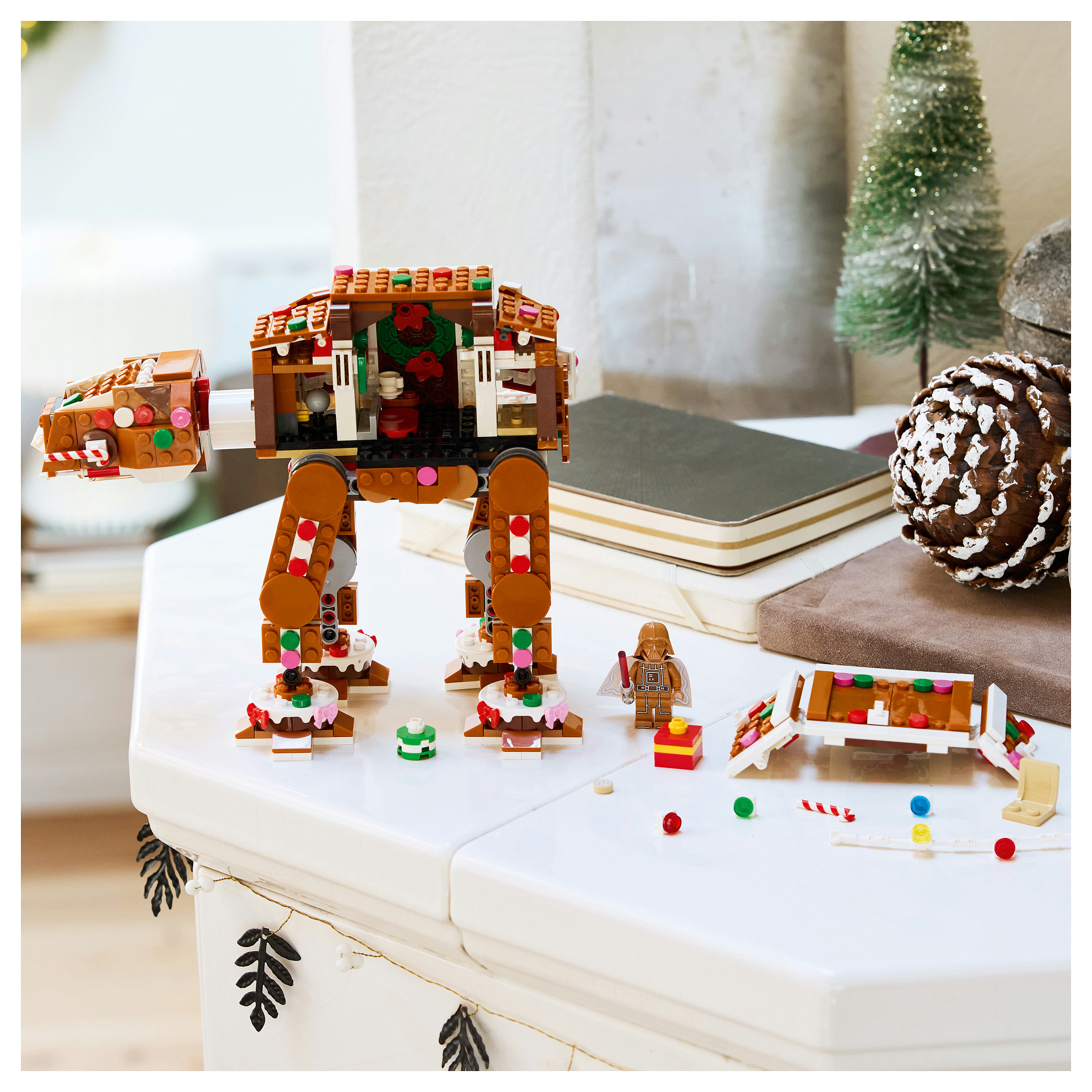 LEGO Star Wars Gingerbread AT-AT Walker 40806 thumbnail 3