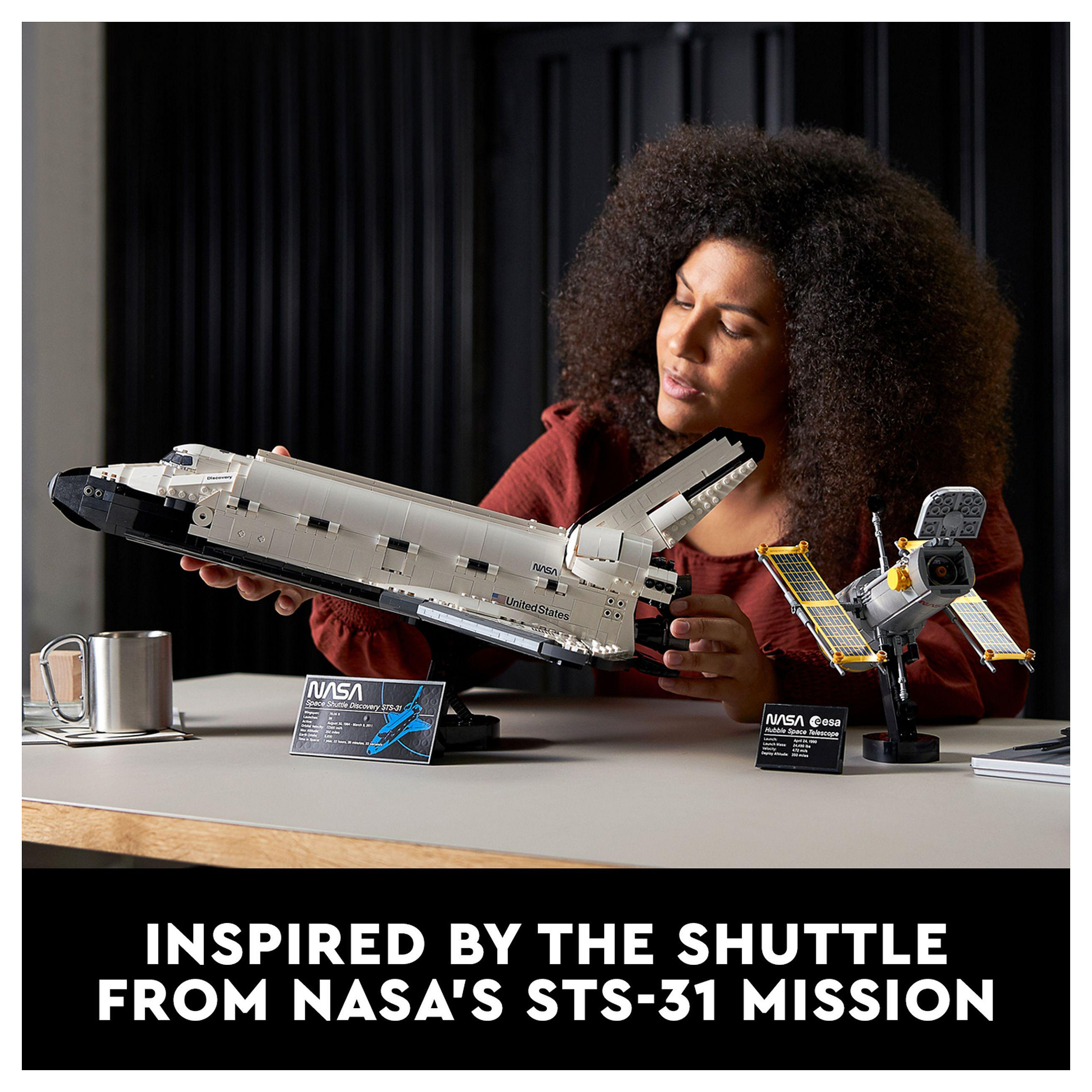 Lego Creator Expert NASA Space Shuttle Discovery thumbnail 3