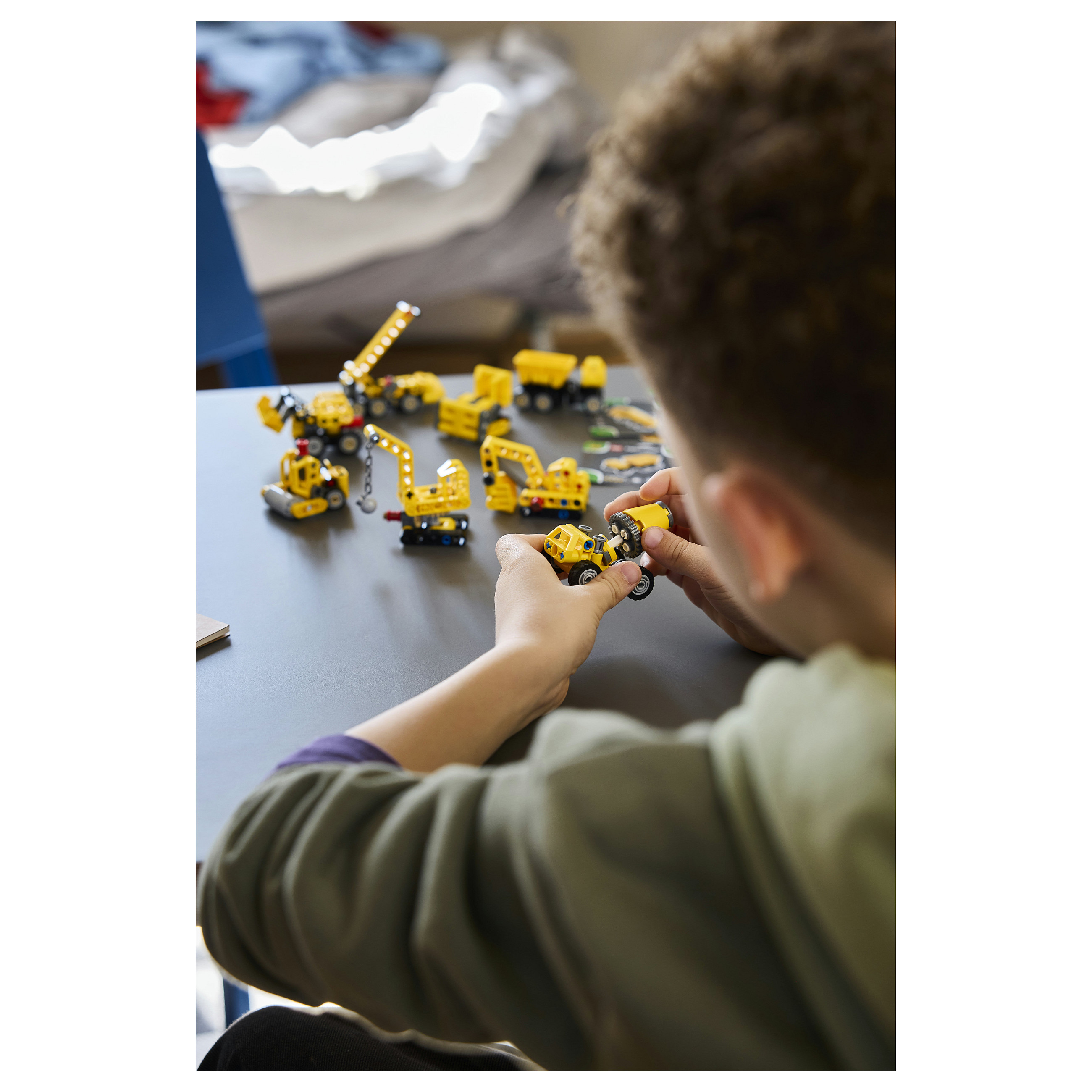LEGO Technic 42233 thumbnail 6