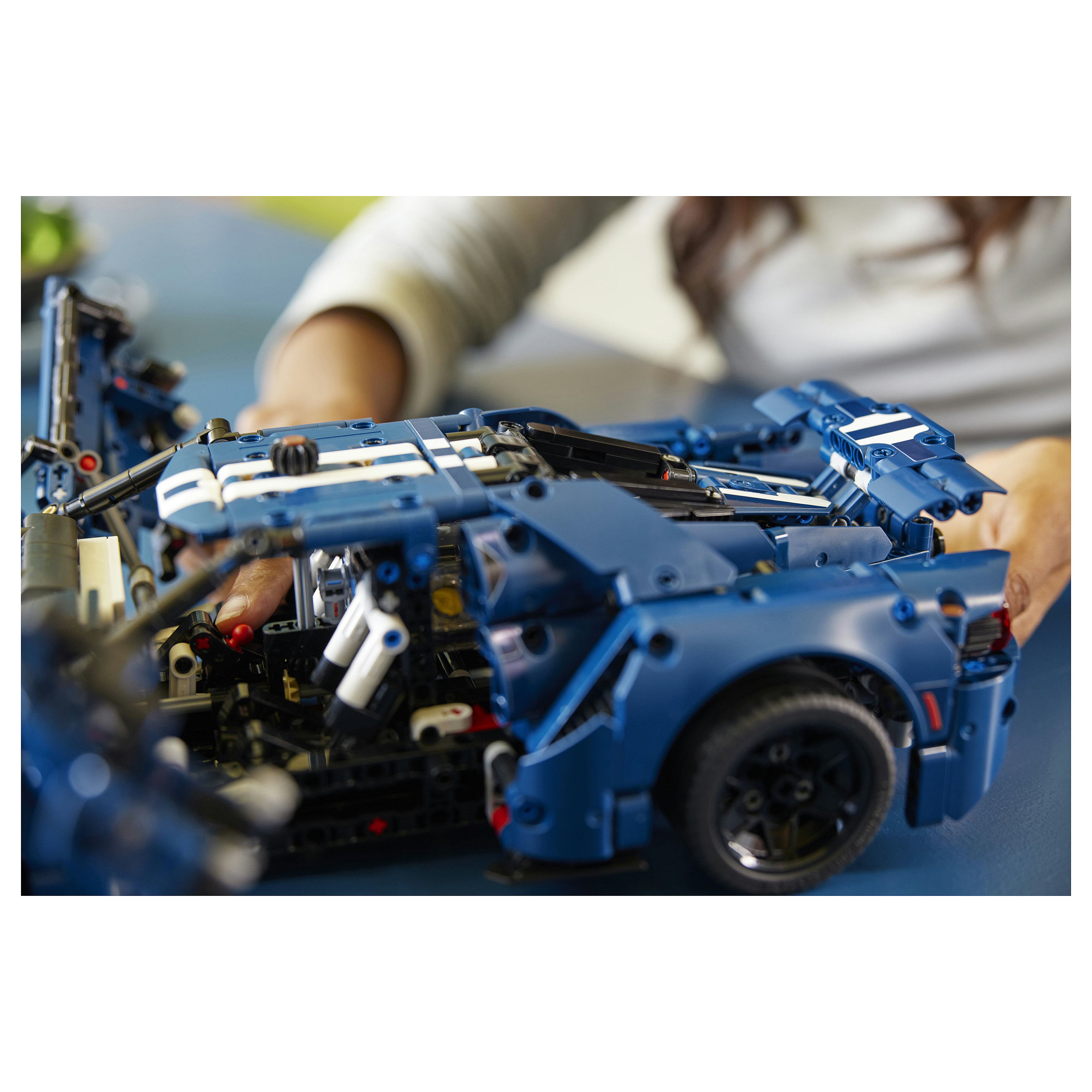 LEGO Technic Ford GT 2022 42154 thumbnail 5