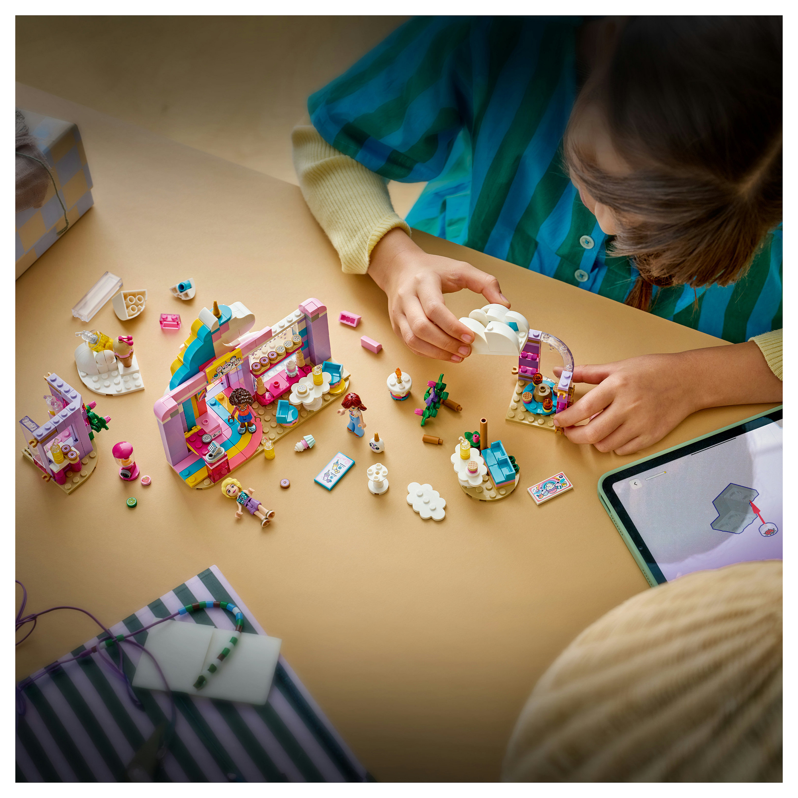 LEGO Friends Unicorn Dream Café 42684 thumbnail 5
