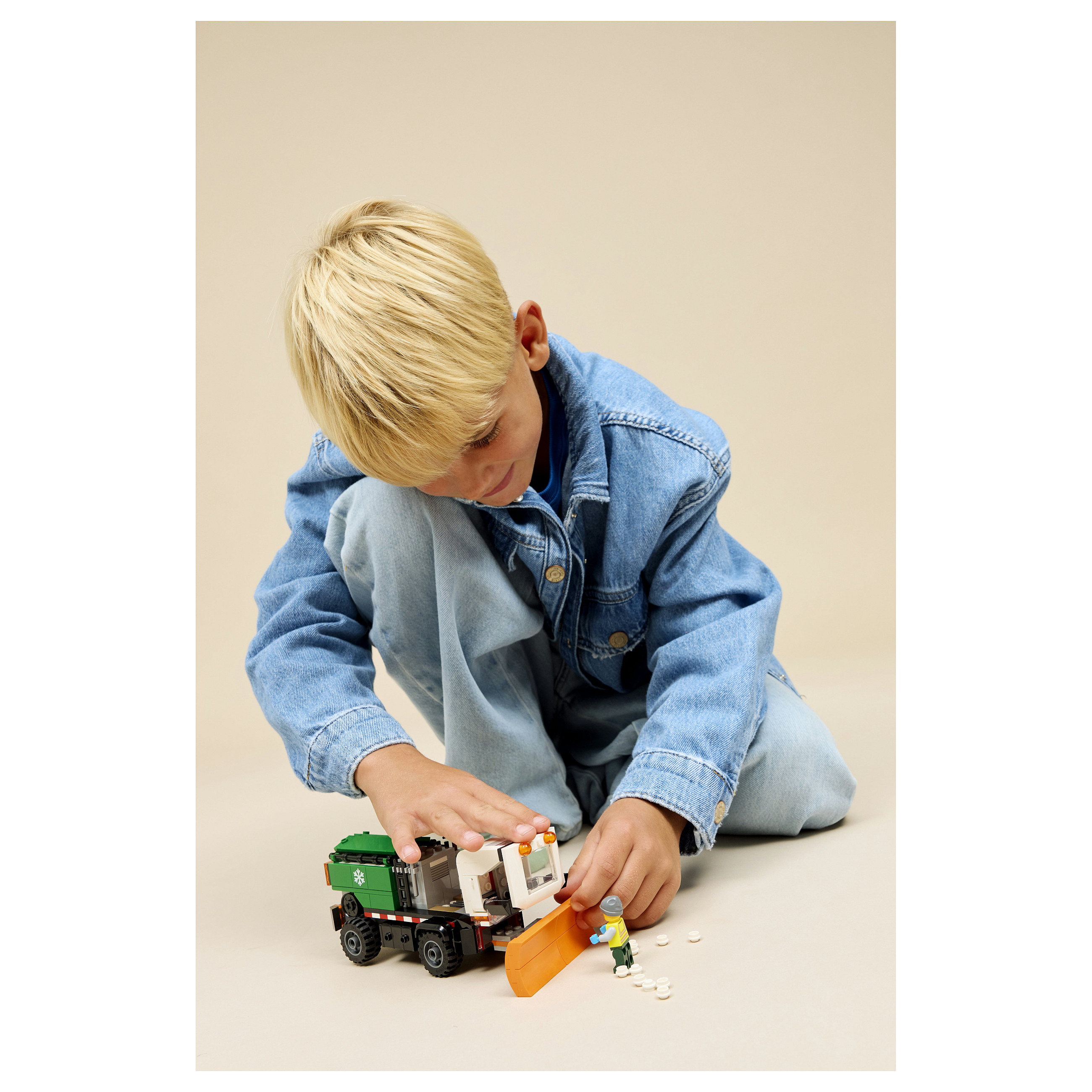 LEGO City Snowplow 60490 thumbnail 3