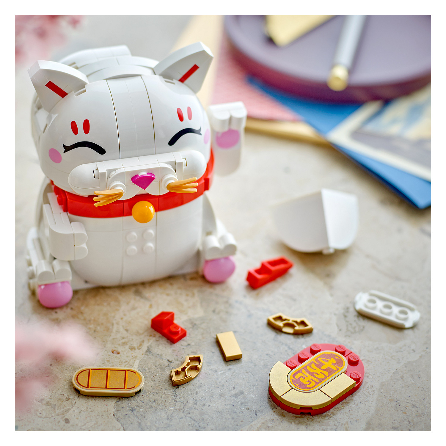 LEGO Iconic Lucky Cat thumbnail 3