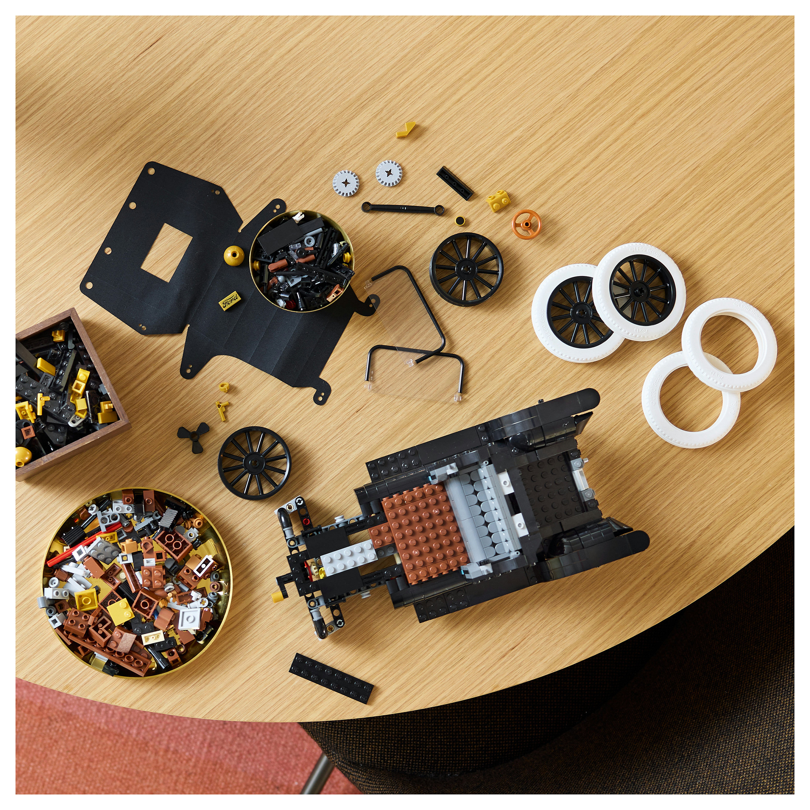 LEGO ICONS 11376 building toy thumbnail 4