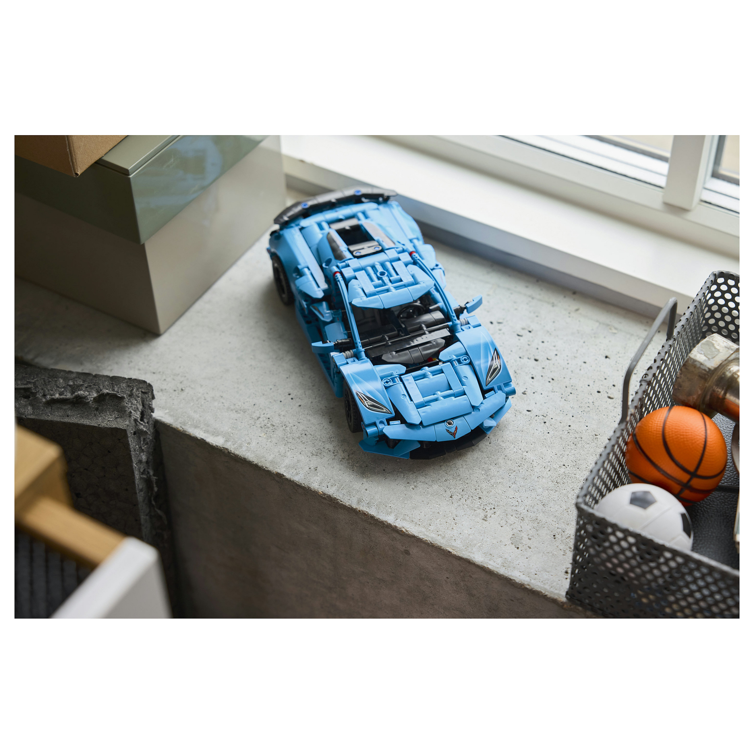 LEGO Technic Chevrolet Corvette Stingray, 732 Pjesë – Blu thumbnail 5
