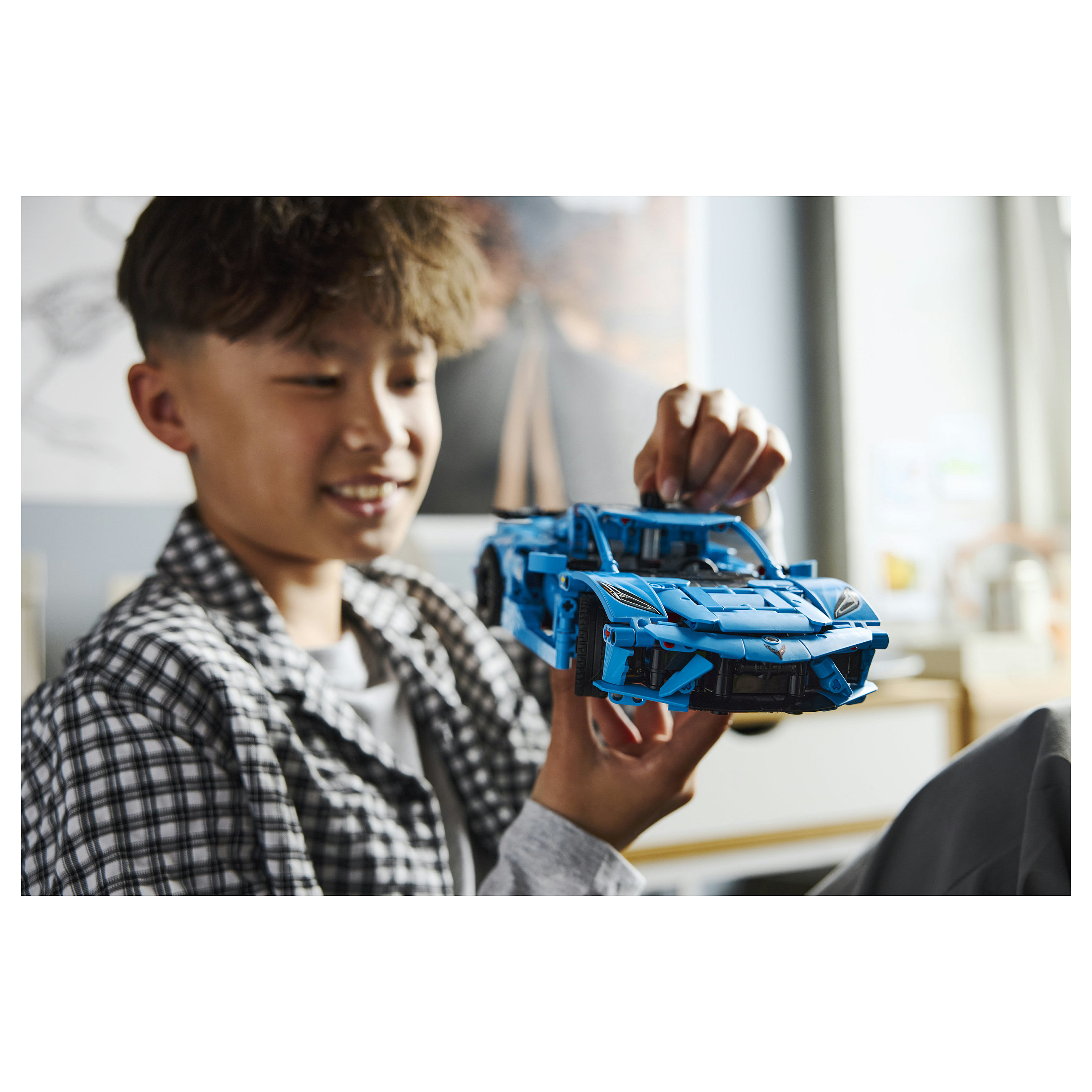 LEGO Technic Chevrolet Corvette Stingray, 732 Pjesë – Blu thumbnail 6