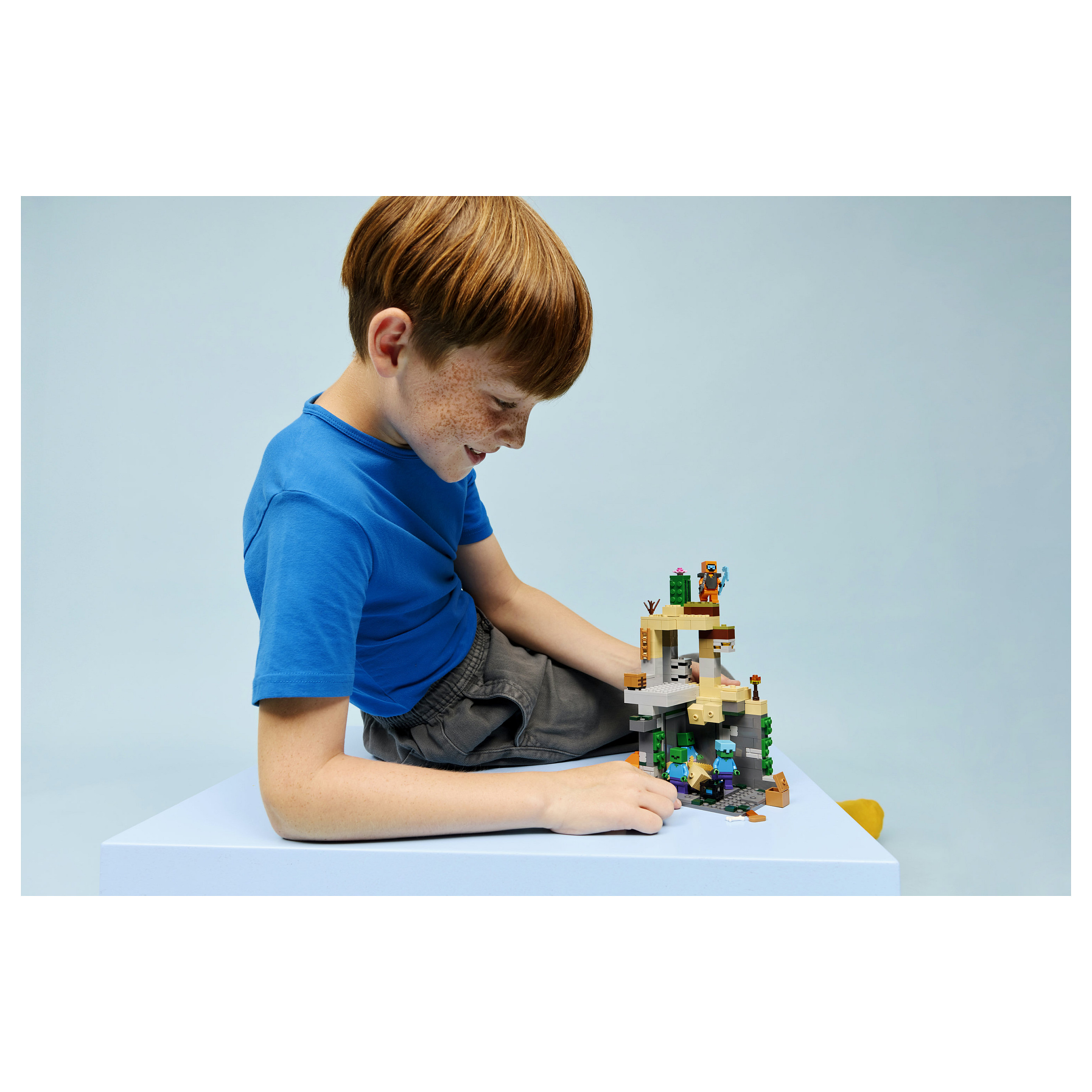LEGO Minecraft 21587 building toy thumbnail 5