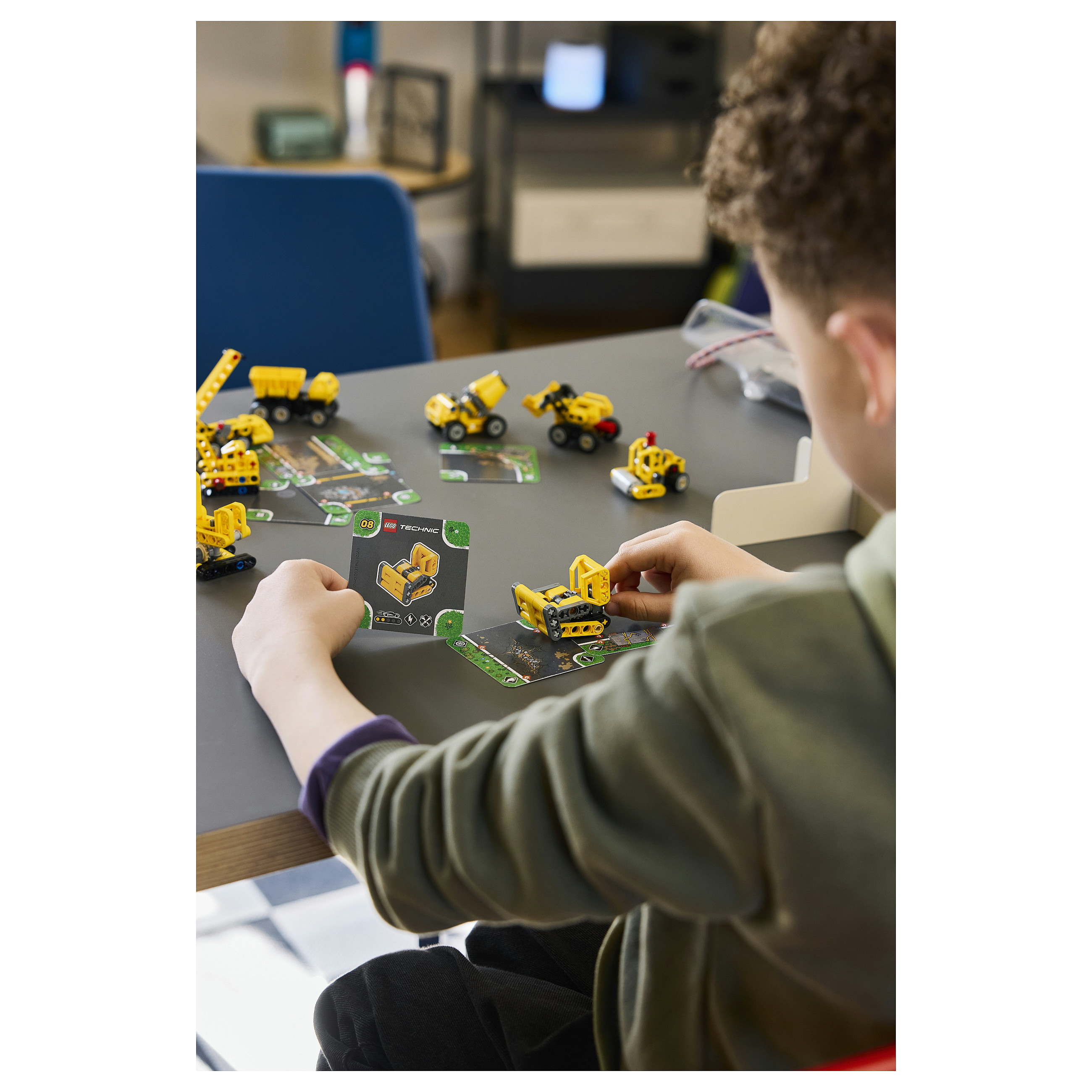 LEGO Technic 42233 thumbnail 3