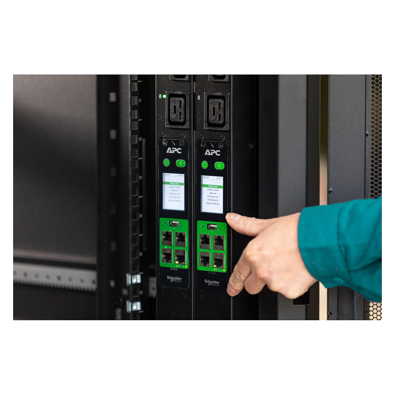 PDU APC EasyPDU EPDU2016S, Switched, 16 A, 230 V, 3680 VA, 8 Priza IEC C13, Rack 1U – Zezë 2