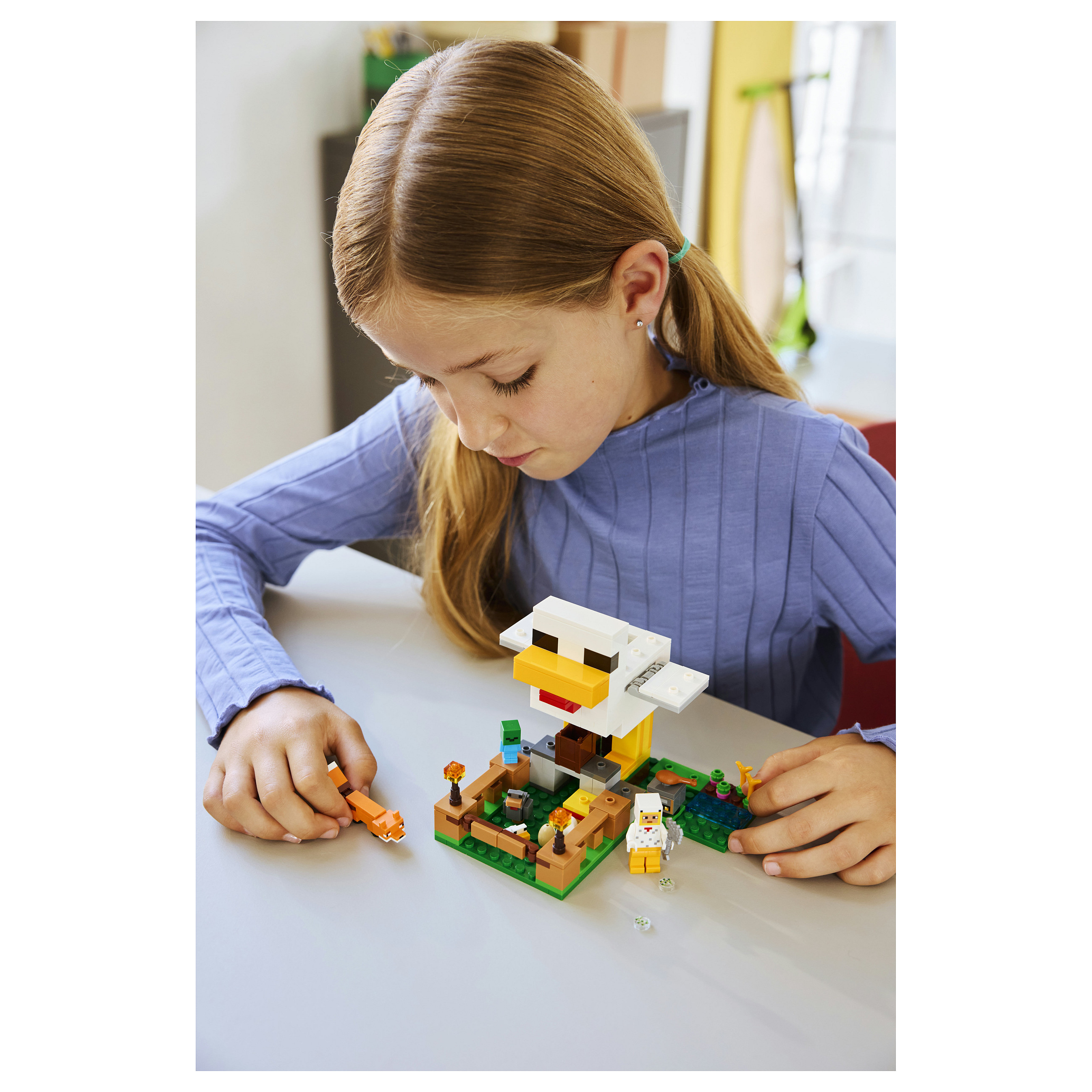 LEGO Minecraft Chicken Farm 21585 thumbnail 3