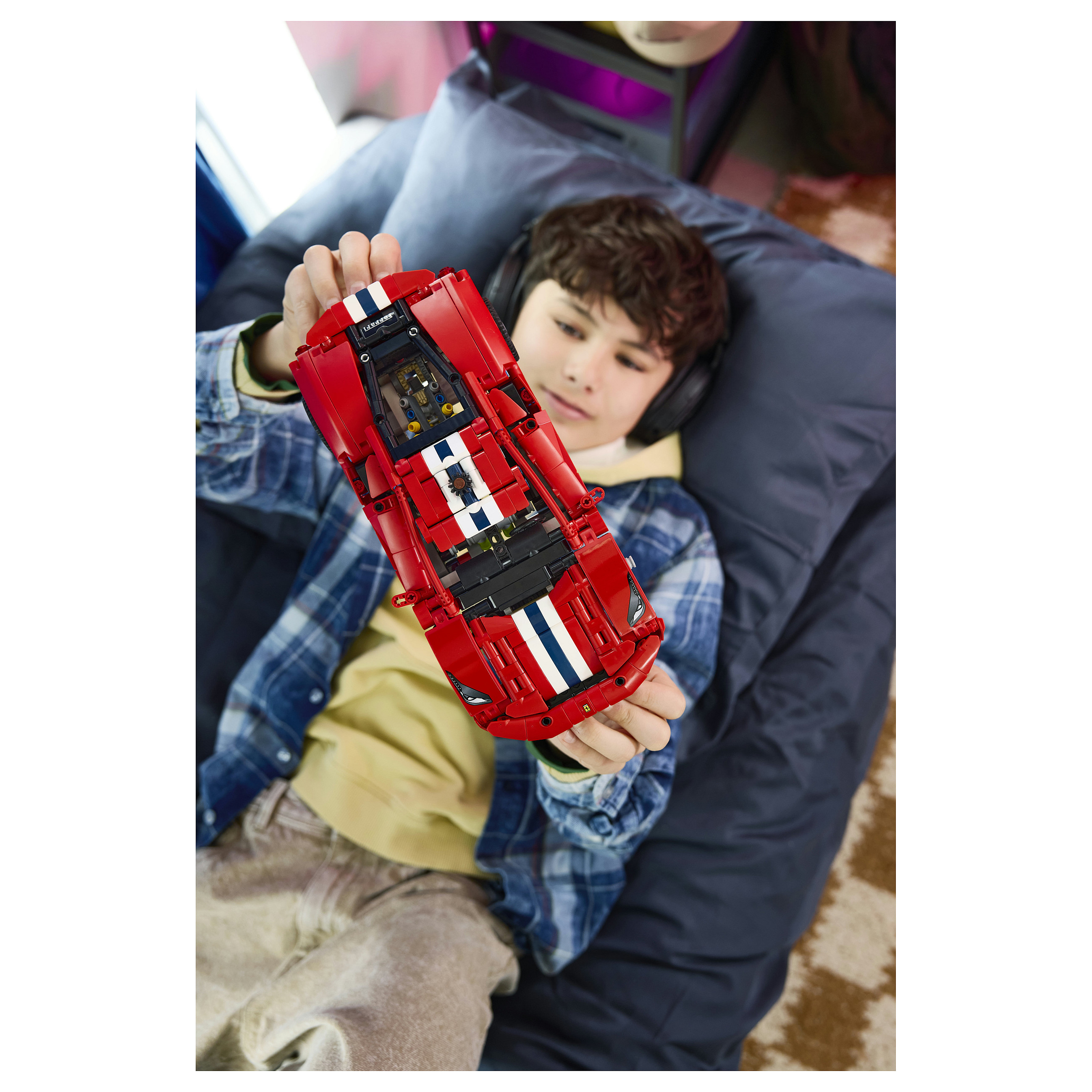 LEGO Technic Ferrari 488 PISTA Auto thumbnail 4
