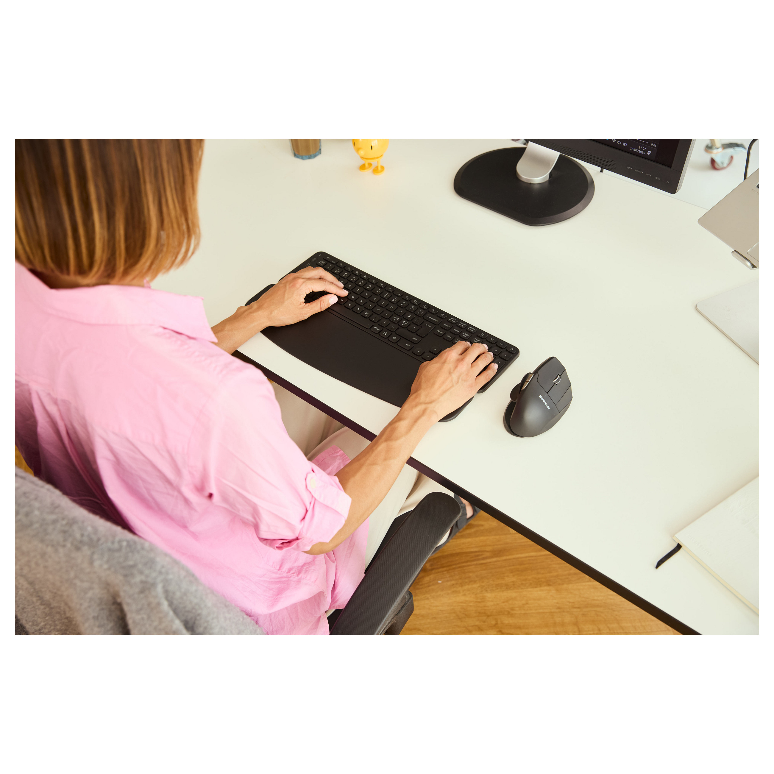 Mbështetëse Contour Balance Keyboard Full-Size Wrist Rest - Zezë thumbnail 3