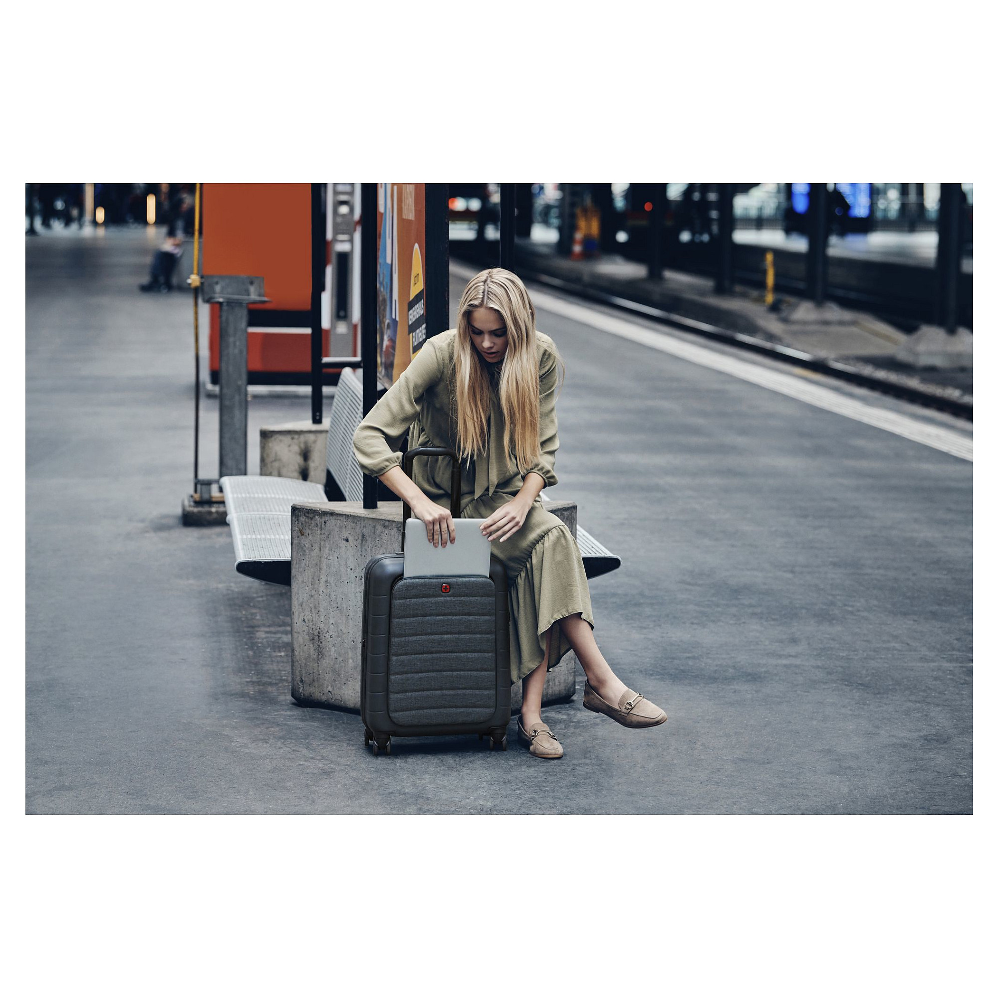 WENGER Syntry Carry-On Case with Laptop Compartment thumbnail 4