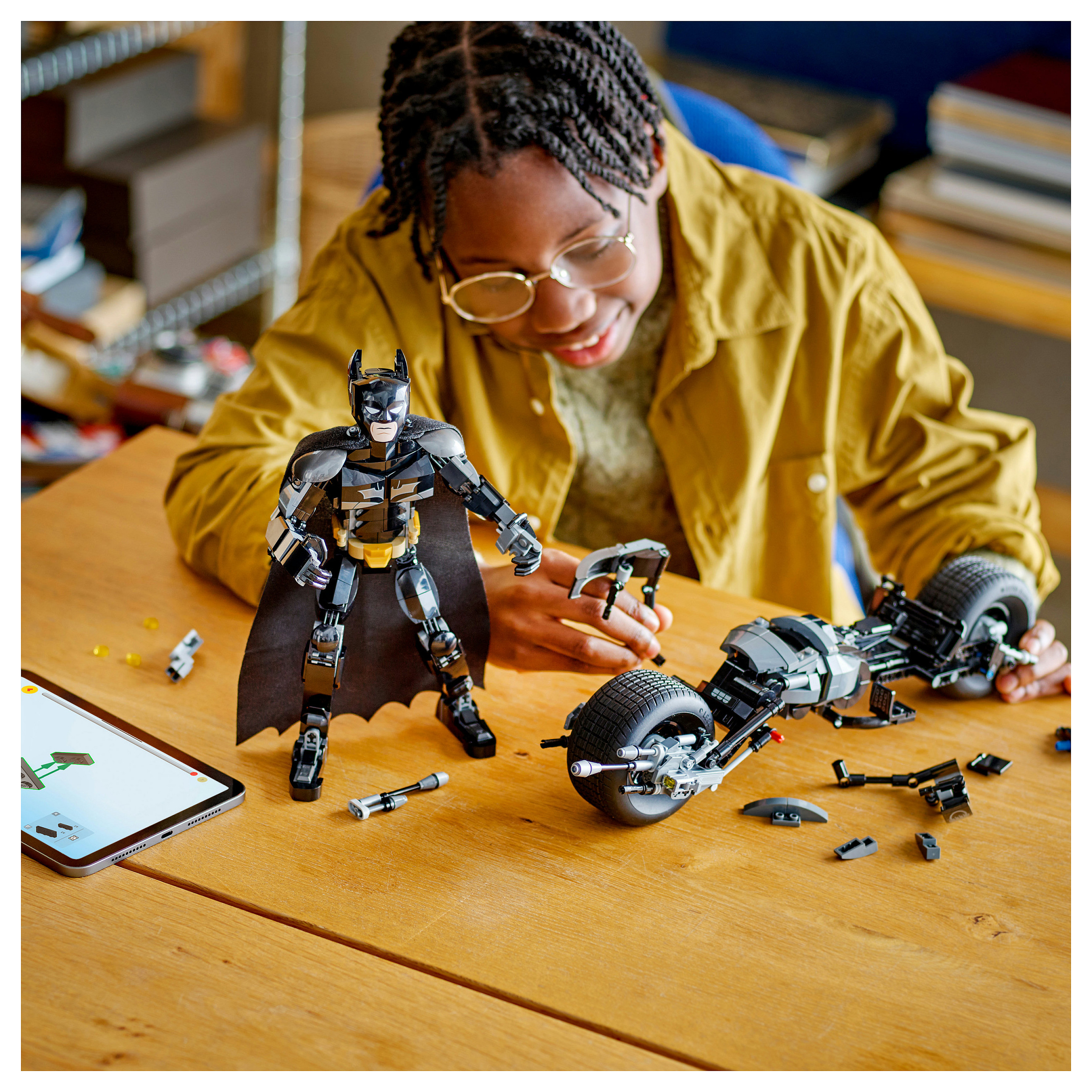 LEGO DC Batman Figure with Bat-Pod 76273 thumbnail 5