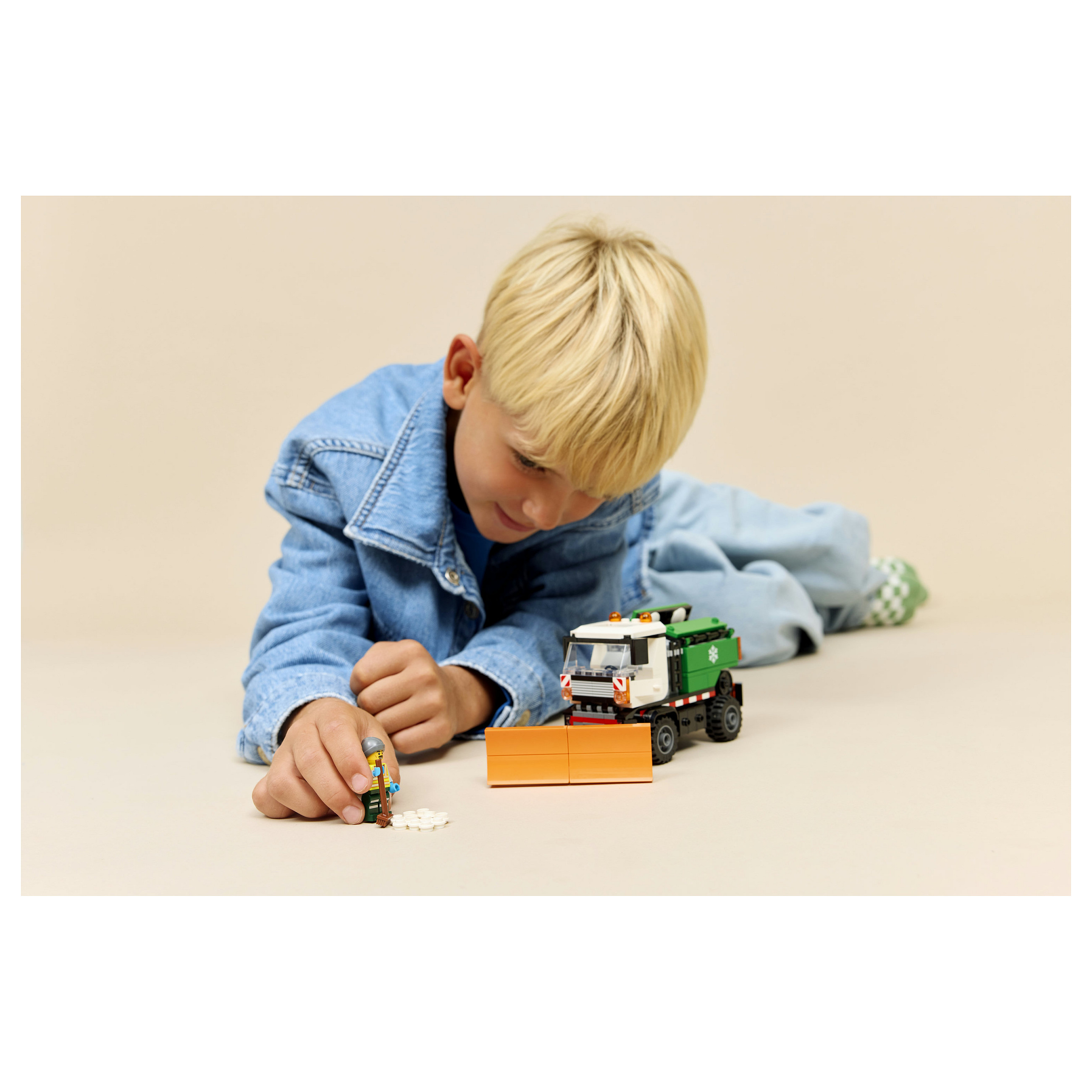 LEGO City Snowplow 60490 thumbnail 6