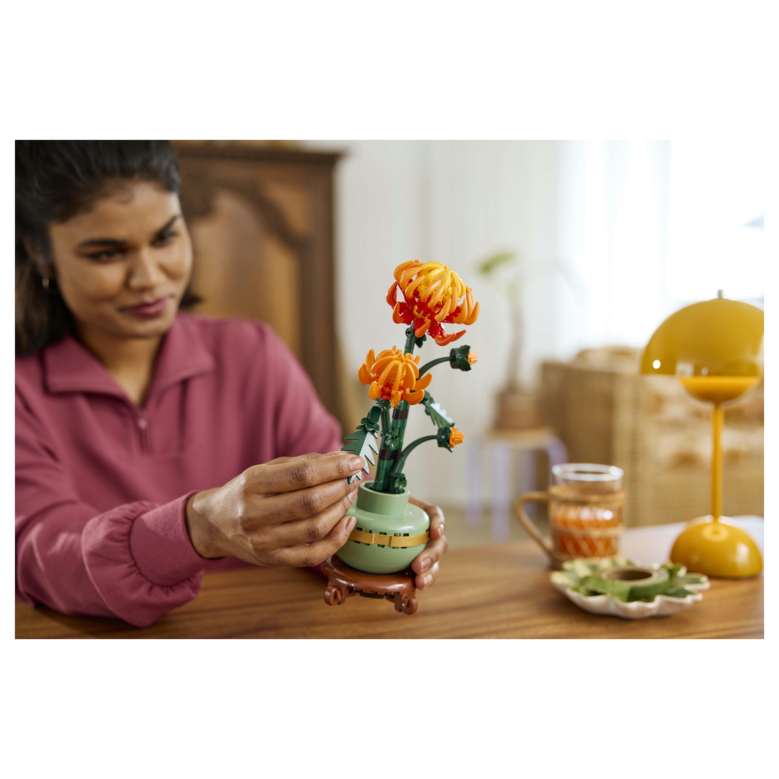 LEGO Icons Chrysanthemum 10368 thumbnail 3