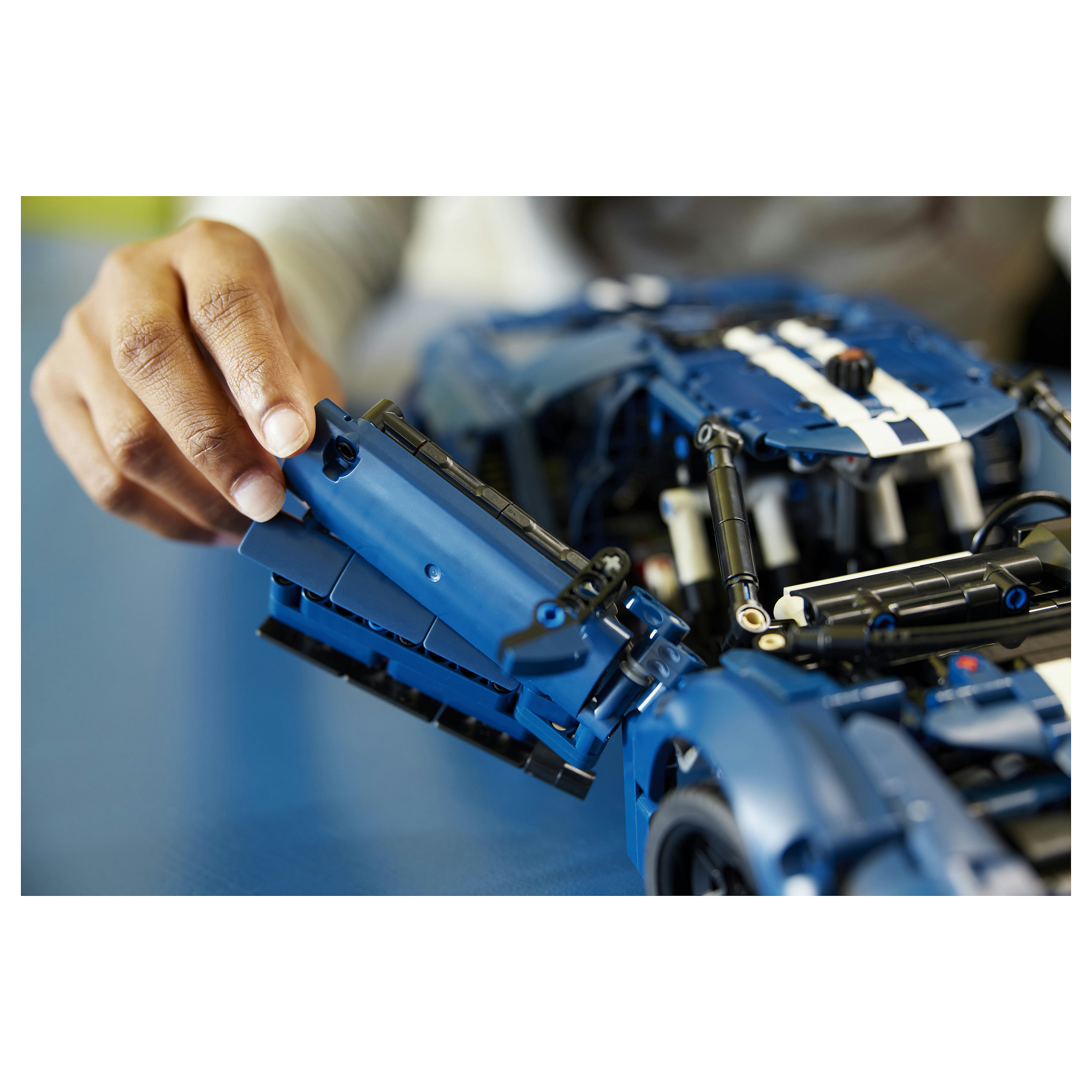 LEGO Technic Ford GT 2022 42154 thumbnail 6