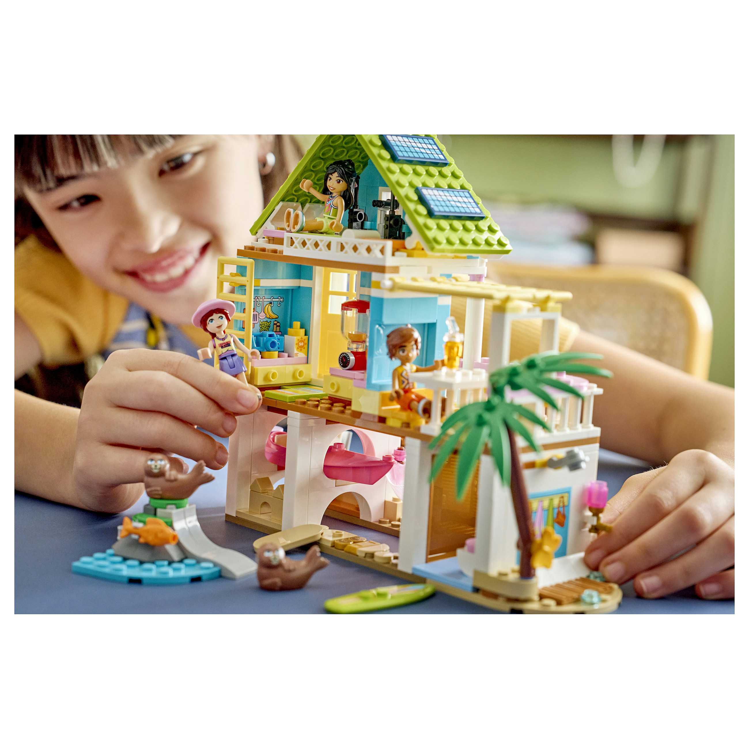 LEGO Friends Beach House with Seals 42699 thumbnail 4