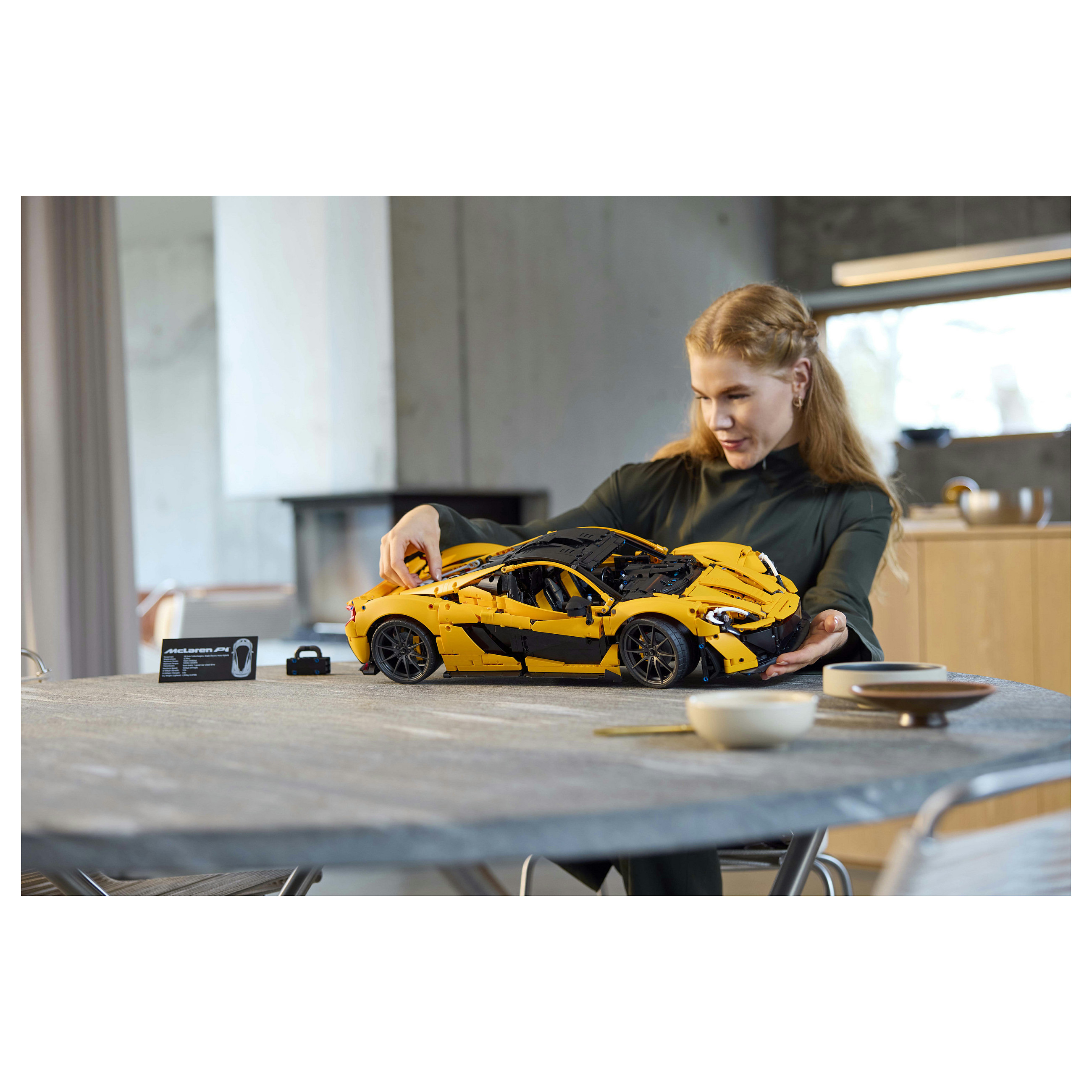 LEGO Technic McLaren P1 thumbnail 4