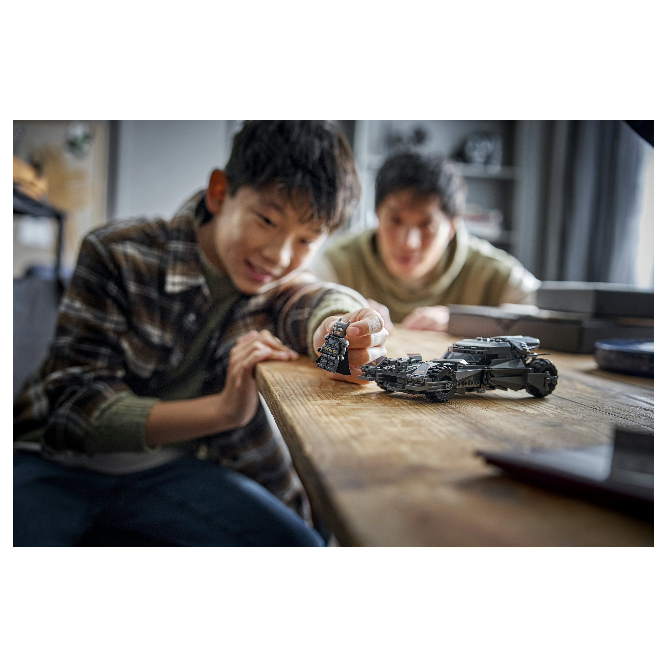 LEGO Batman v Superman™ Batmobile™ 76331 thumbnail 3