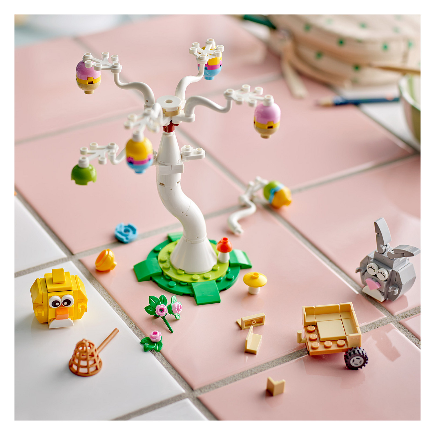 LEGO Iconic Easter Bunny and Chick Egg Hunt thumbnail 5
