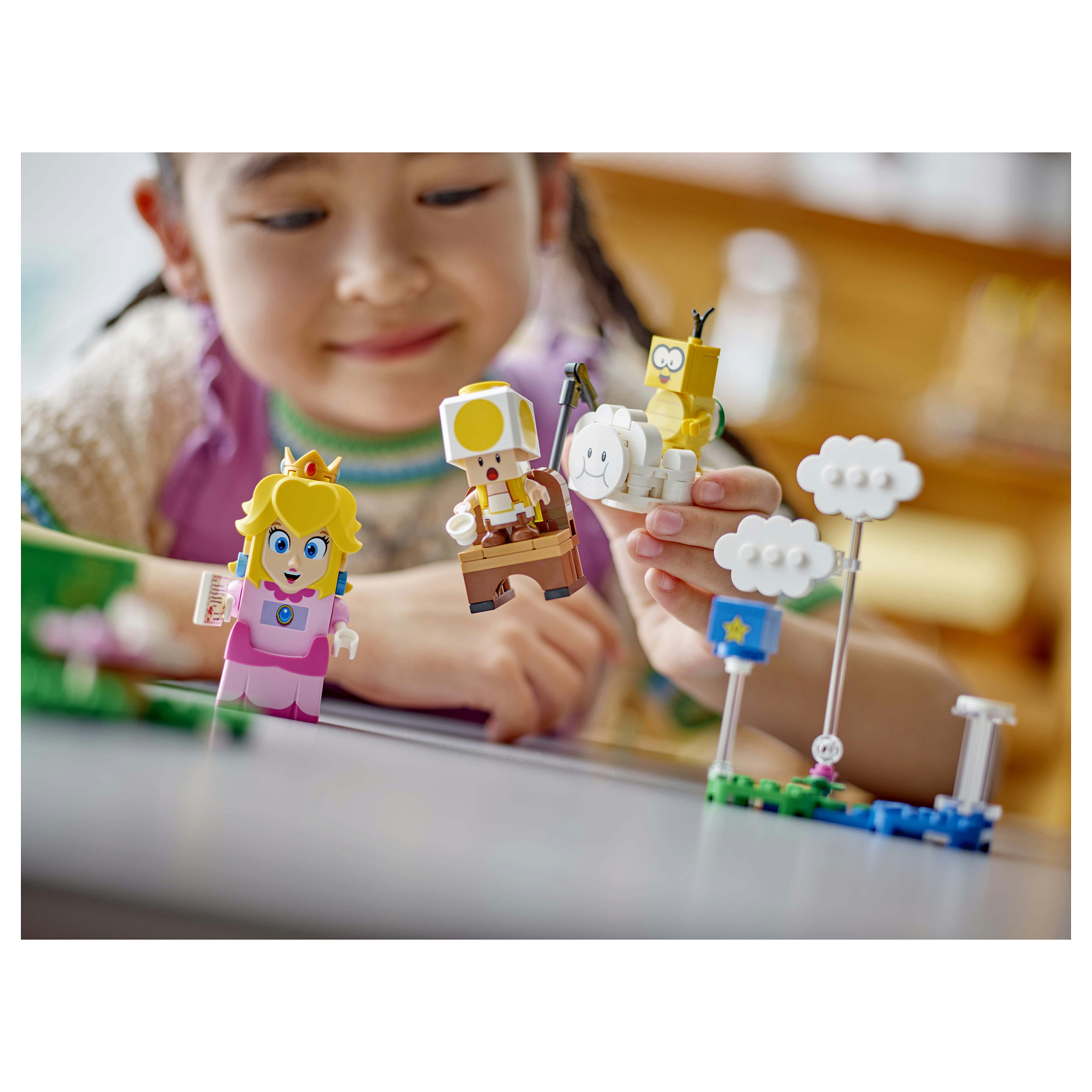 LEGO Super Mario Adventures with Interactive LEGO Peach 71441 thumbnail 5