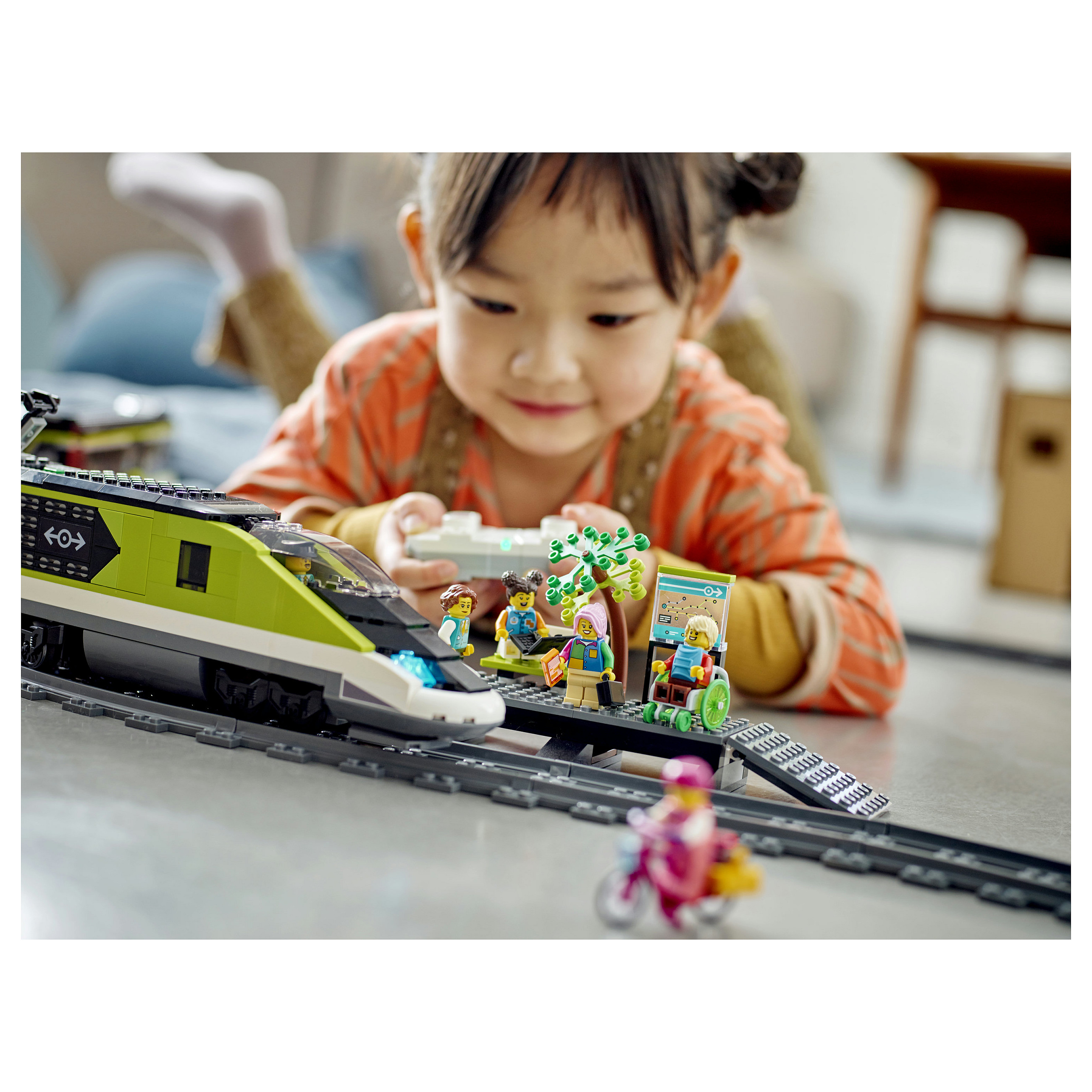 LEGO City – Passenger High-Speed Train thumbnail 4
