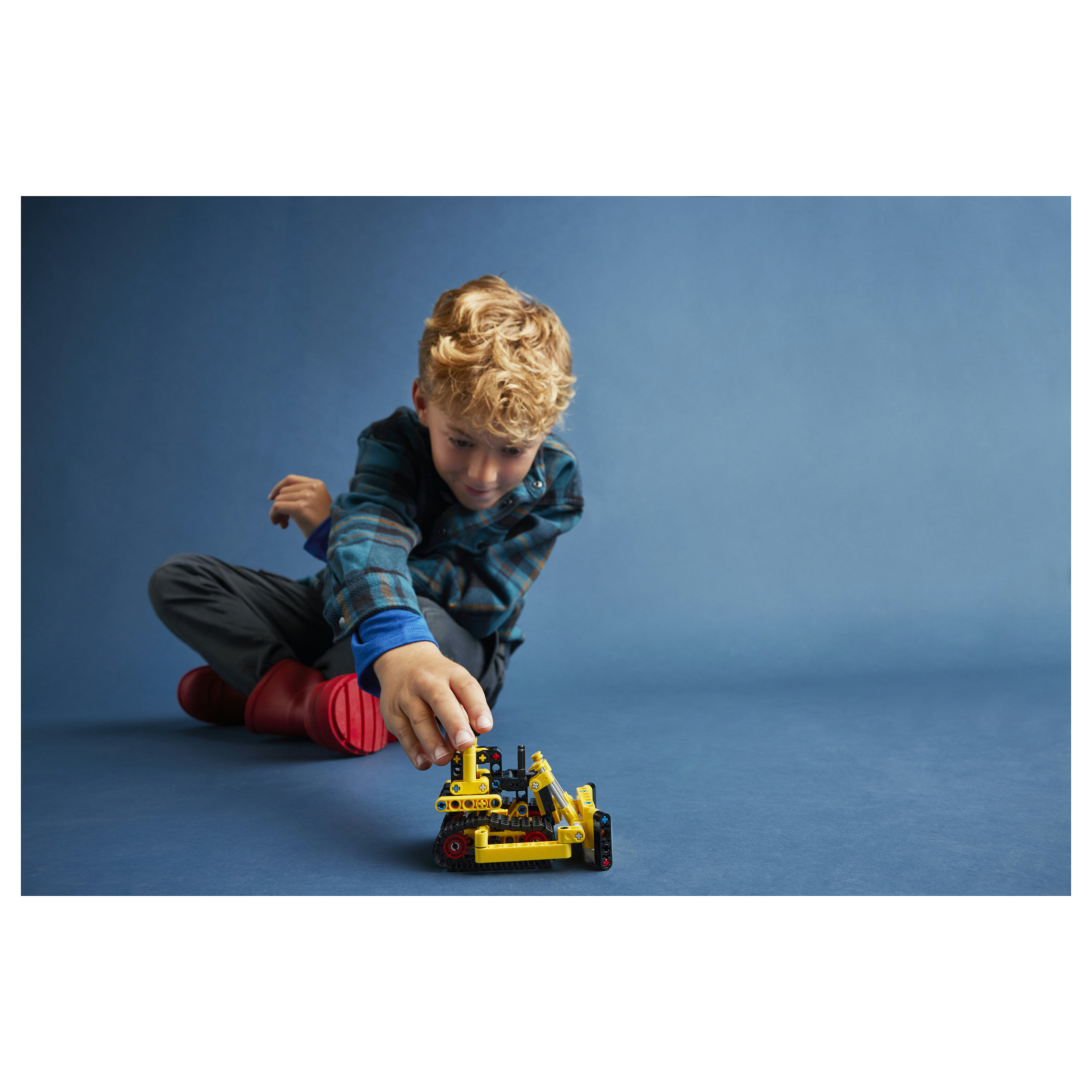 LEGO Technic Heavy-Duty Bulldozer 42163 thumbnail 4