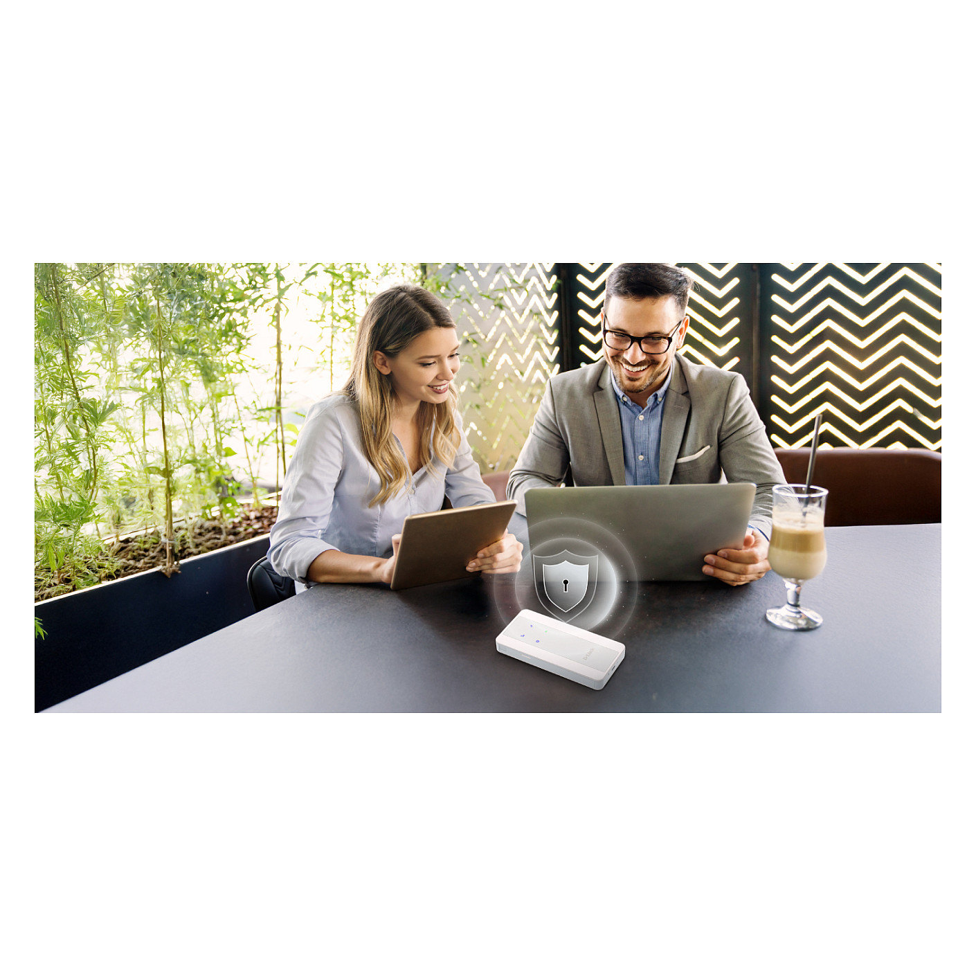 D-Link F518 Hotspot Mobil 5G NR / AX1800 Wi-Fi 6 / Nano SIM / Dual-Band 574Mbps + 1201Mbps / Bateri 8000mAh / USB-C Power Bank – Bardhë 8