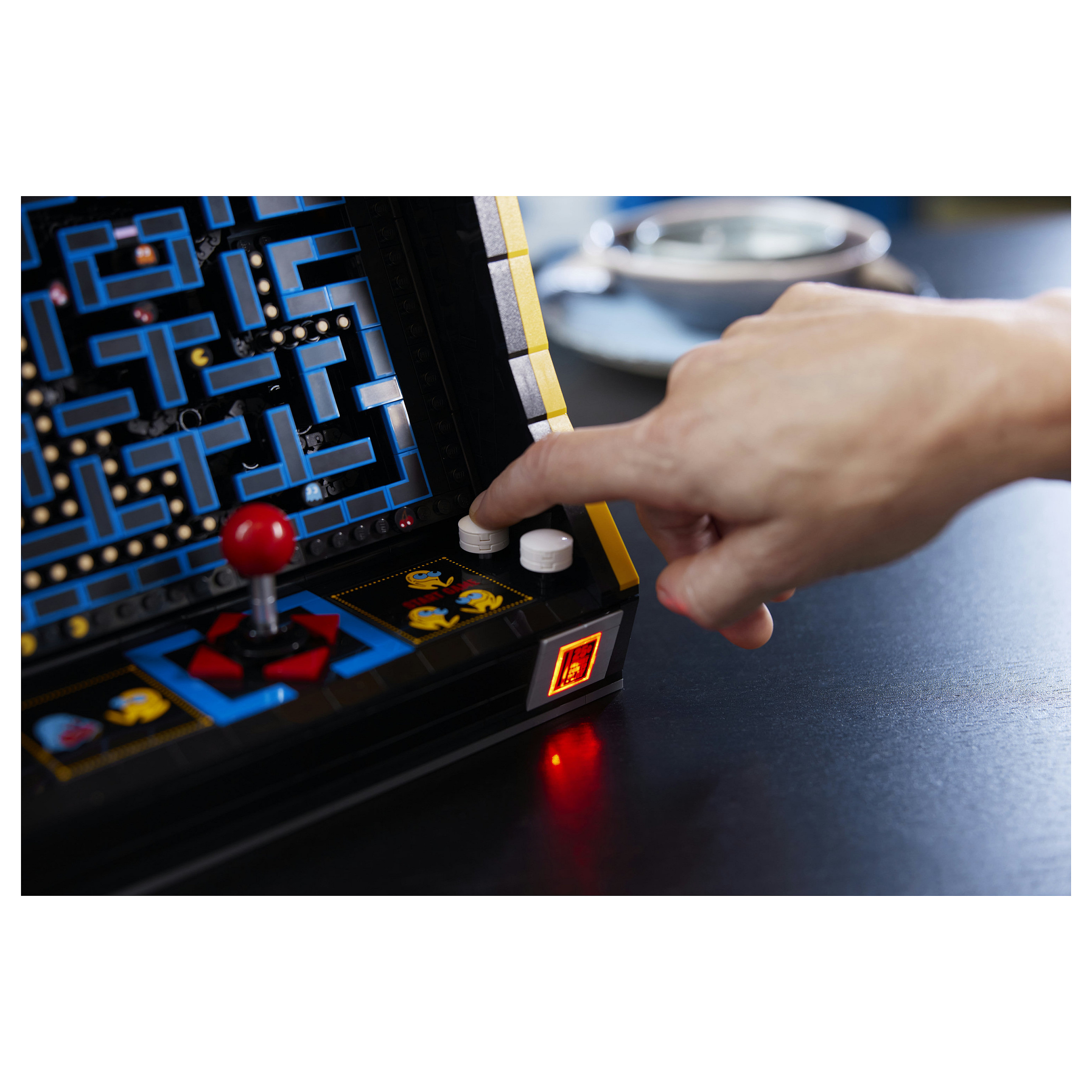 LEGO Icons PAC-MAN Arcade Machine 10323 thumbnail 6